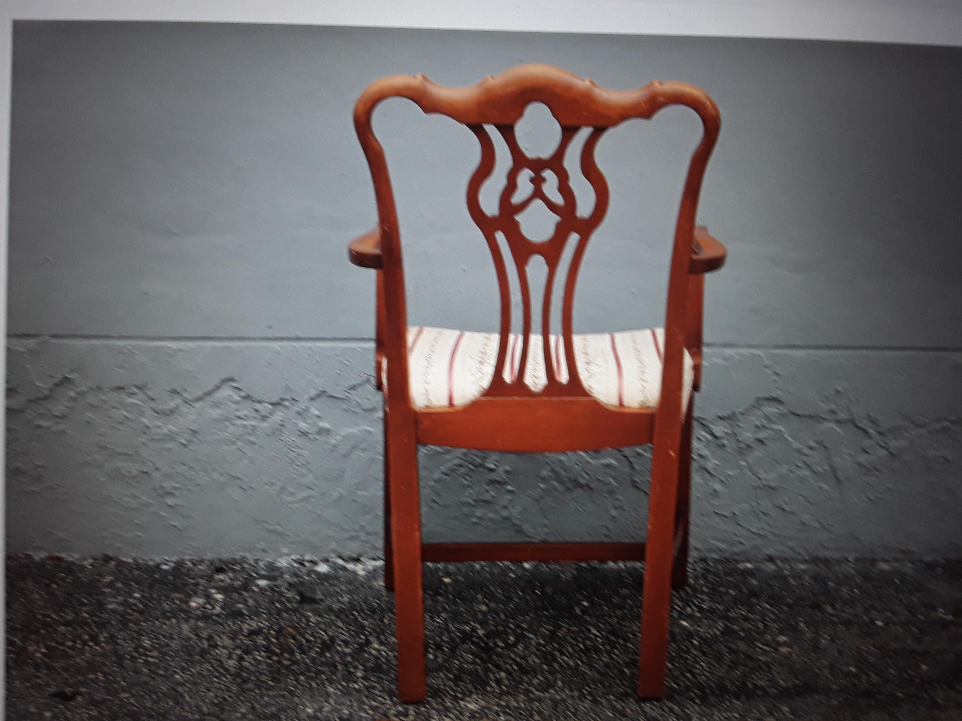 American 1950's Vintage Mid Century Traditional style Carved Dining Chairs Set of 6 For Sale