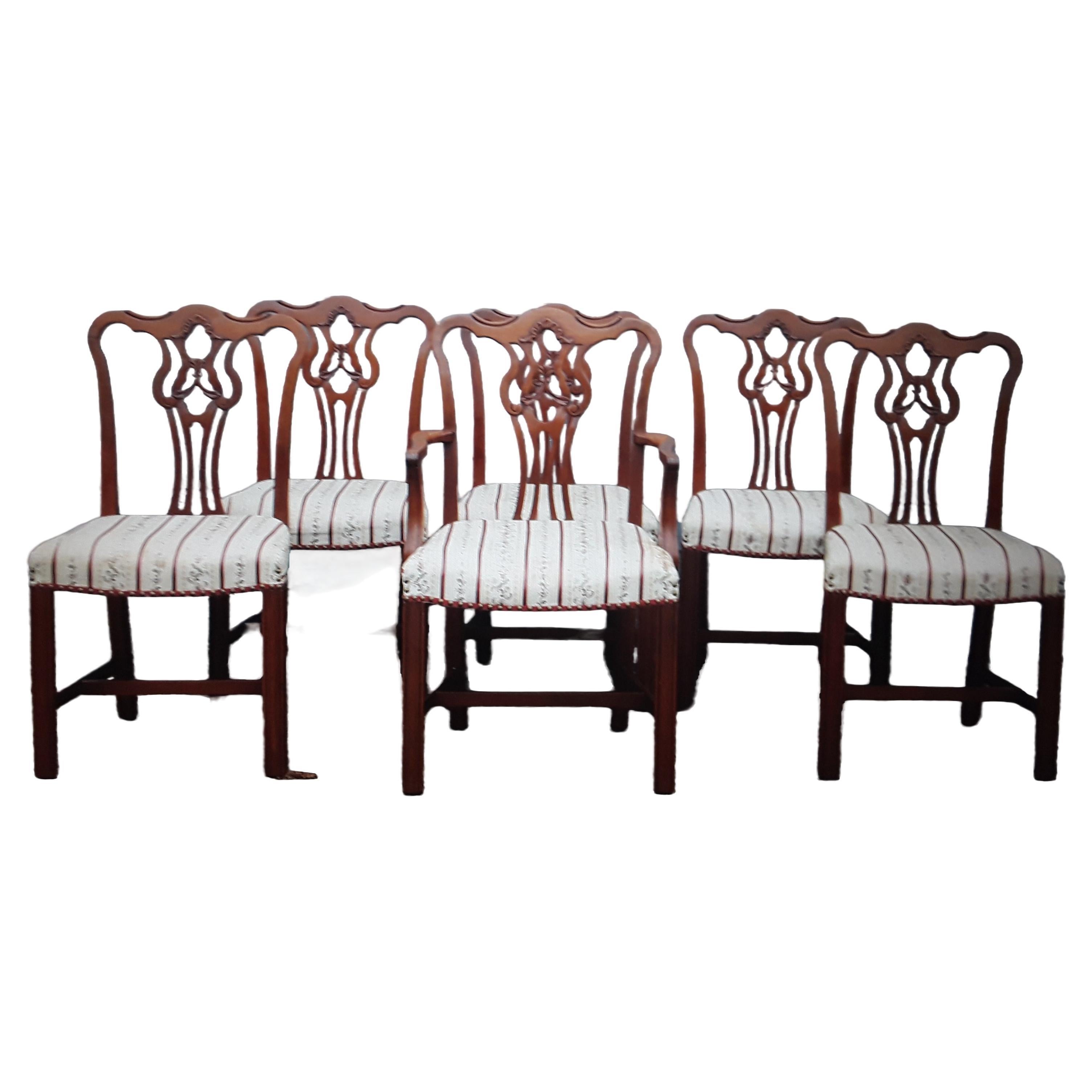 1950's Vintage Mid Century Traditional style Carved Dining Chairs Set of 6 For Sale