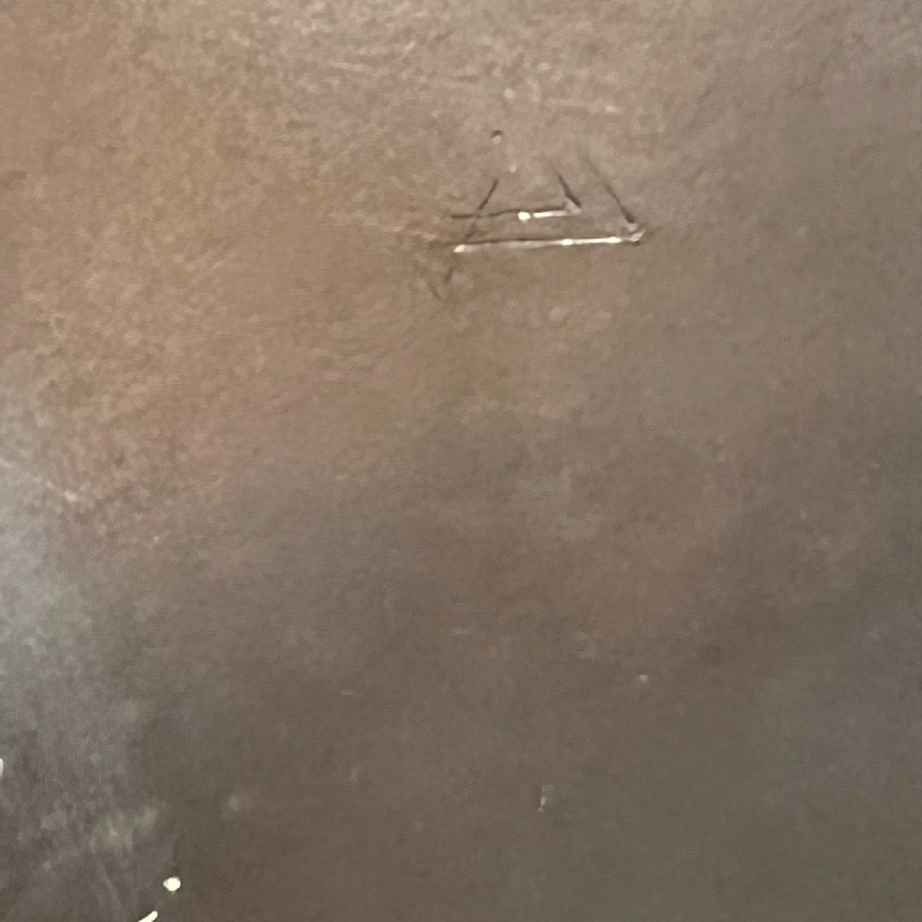 Ciotola in ottone
Ciotola vintage della metà del secolo scorso in ottone patinato
Timbro sul fondo non leggibile.
Misure: 3,25 di altezza x 8,25 di diametro
Condizioni d'epoca non restaurate.
Vedere le immagini fornite.

 