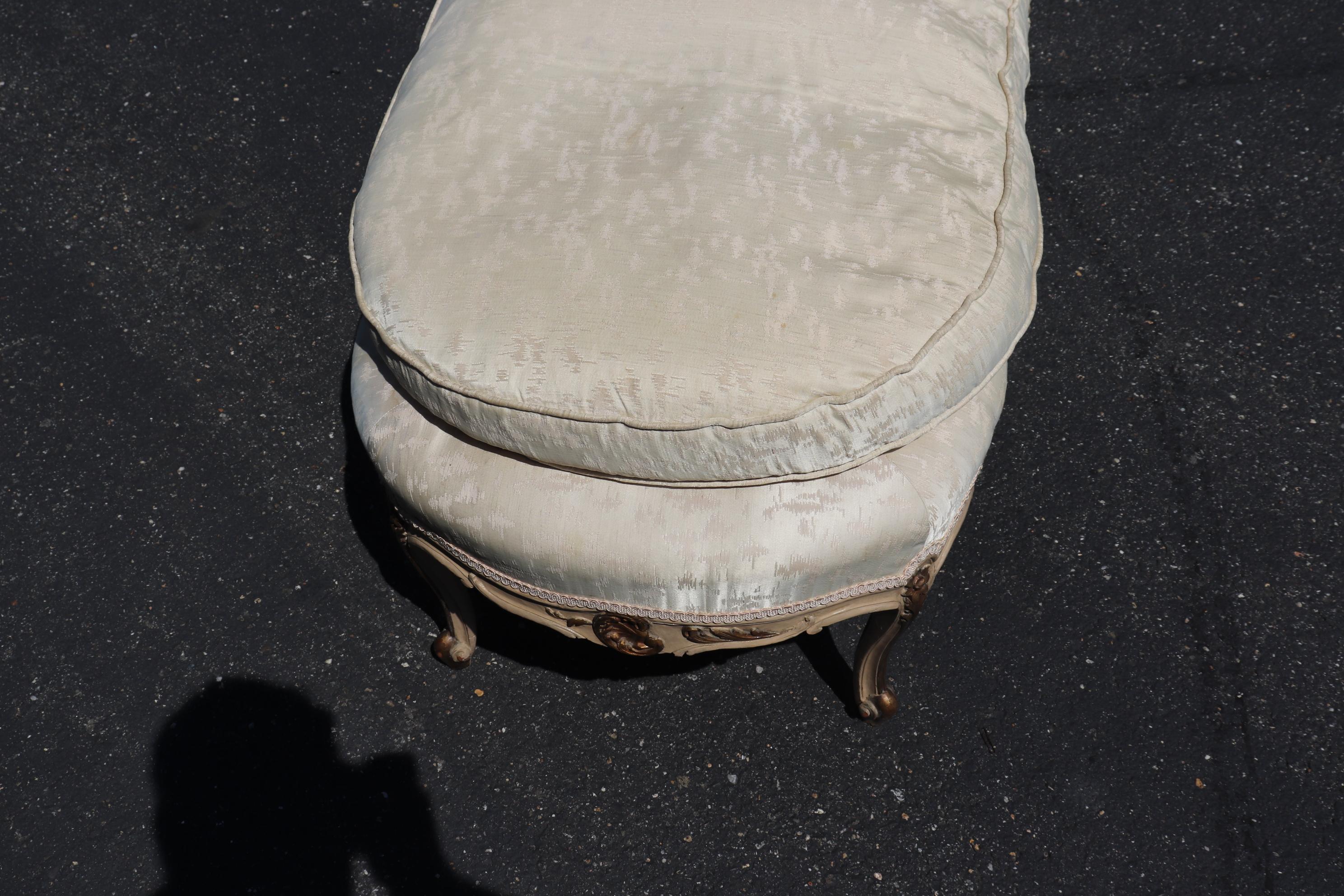 1950s Vintage Off-White Painted French Louis XV Daybed Chaise 6