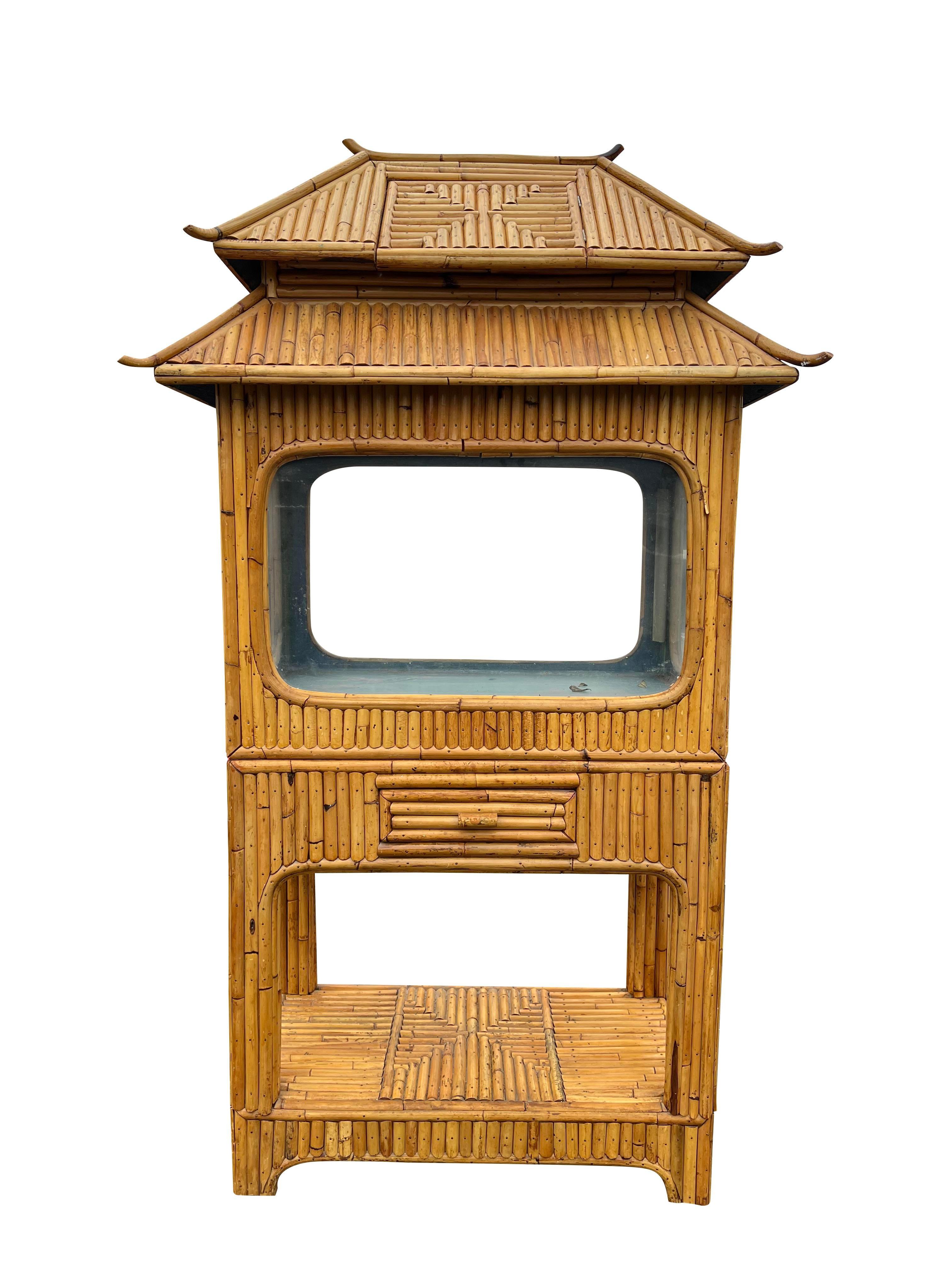 Rare Vintage Pagoda Asian Style Bamboo Rattan Glass Fish Tank.

Add a touch of exotic charm to your home with this stunning vintage pagoda Asian style bamboo rattan glass fish tank. This unique and eye-catching piece is a true conversation