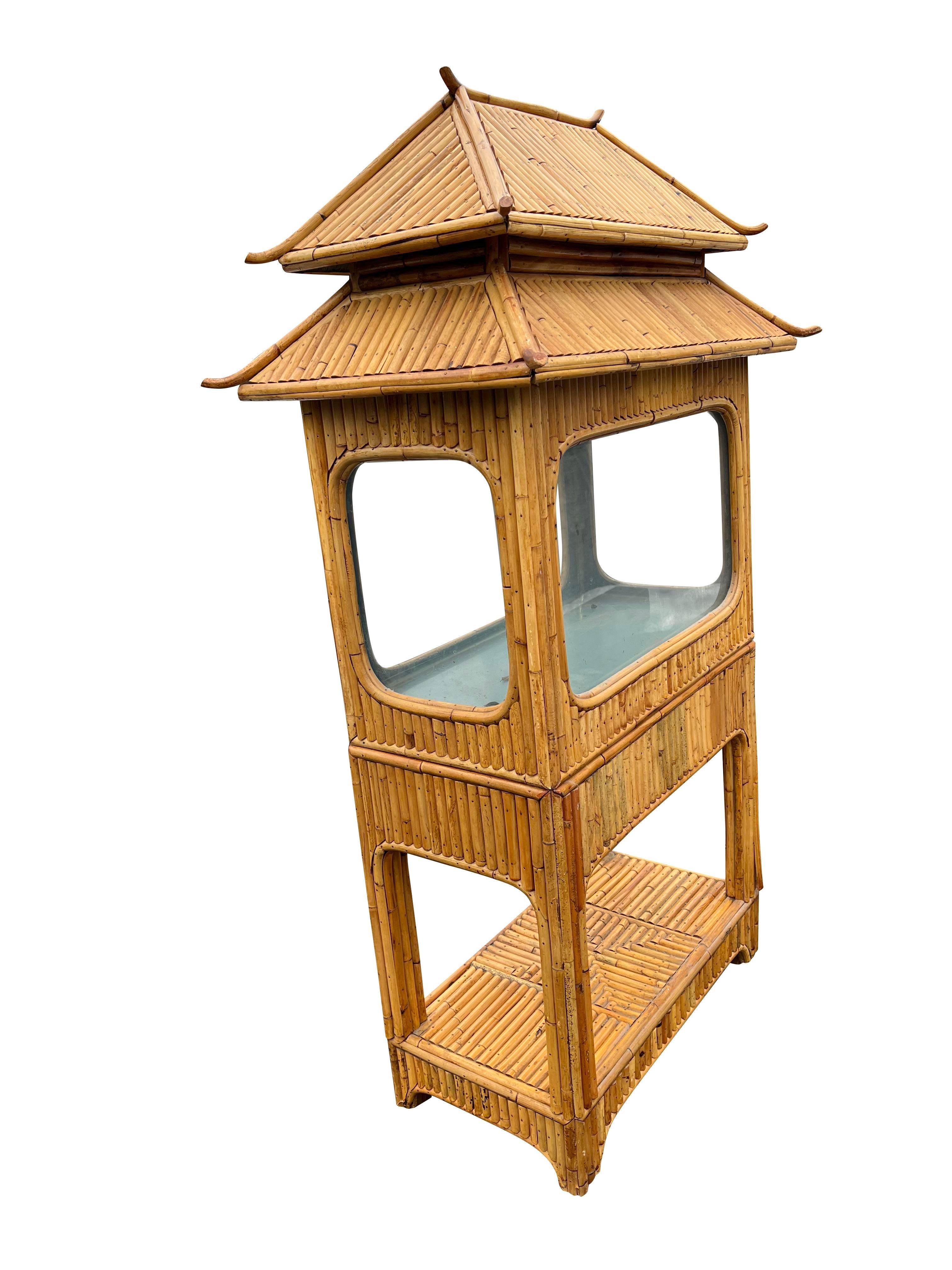 1950s Vintage Pagoda Asian Style Bamboo Rattan Glass Fish Tank In Good Condition In Saddle River, NJ