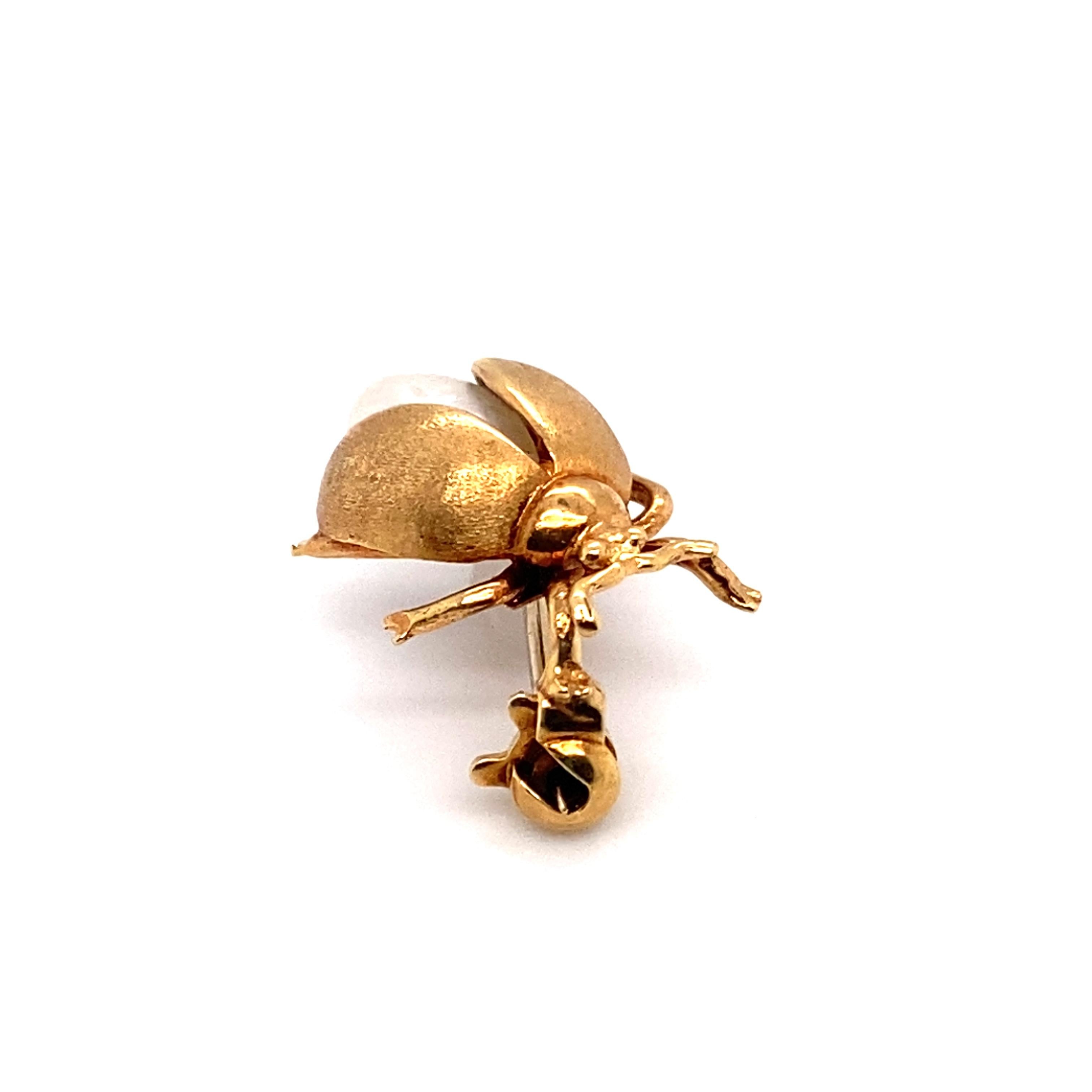 Item Details:
Metal type: 18 Karat Yellow Gold
Gemstones: Pearl
Weight: 2.4 grams
Measures .50 inch (length) x .25 inch (width)

Item Features:
This beautiful Vintage Lady Bug pin was crafted in the 1950s. It features a Keshi pearl as the abdomen,