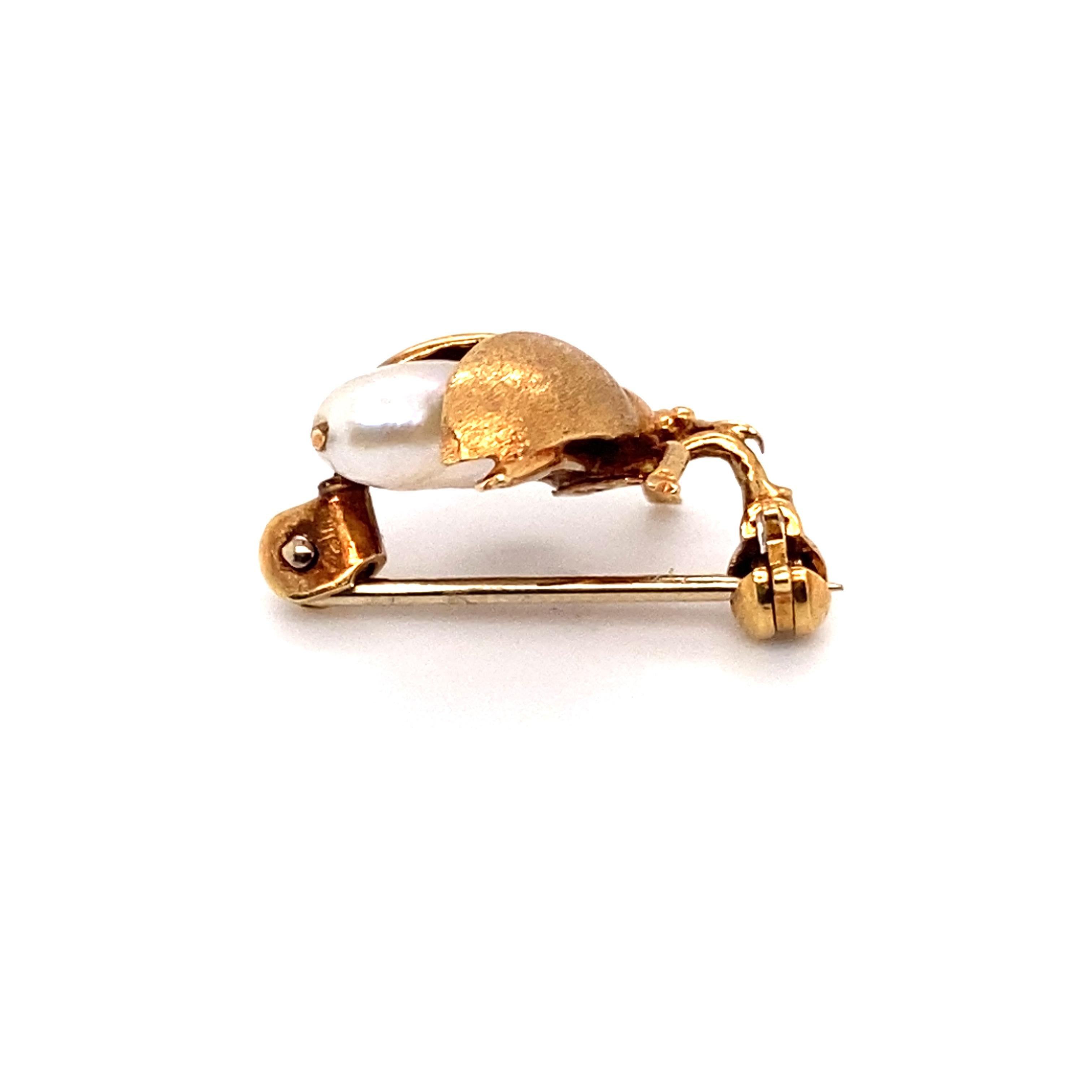 1950s Pearl Lady Bug Pin in 18 Karat Yellow Gold In Excellent Condition For Sale In Atlanta, GA