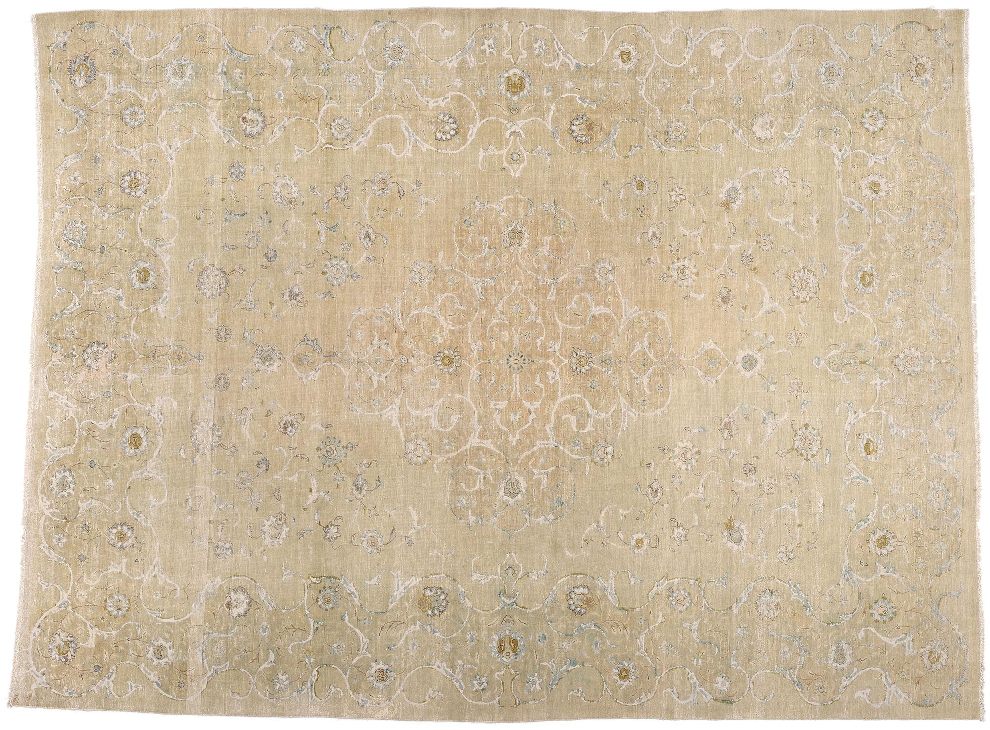 Persischer Kashan-Teppich aus den 1950er Jahren, verwitterte Finesse trifft auf belgischen Chic im Angebot 3
