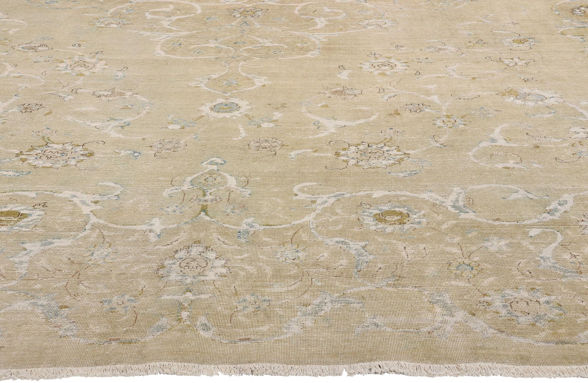 Persischer Kashan-Teppich aus den 1950er Jahren, verwitterte Finesse trifft auf belgischen Chic (Handgeknüpft) im Angebot