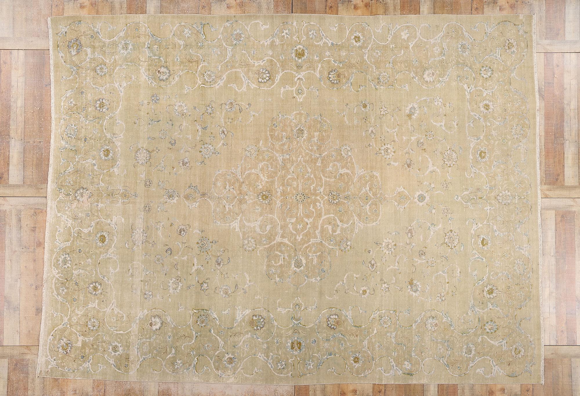 Persischer Kashan-Teppich aus den 1950er Jahren, verwitterte Finesse trifft auf belgischen Chic im Angebot 2