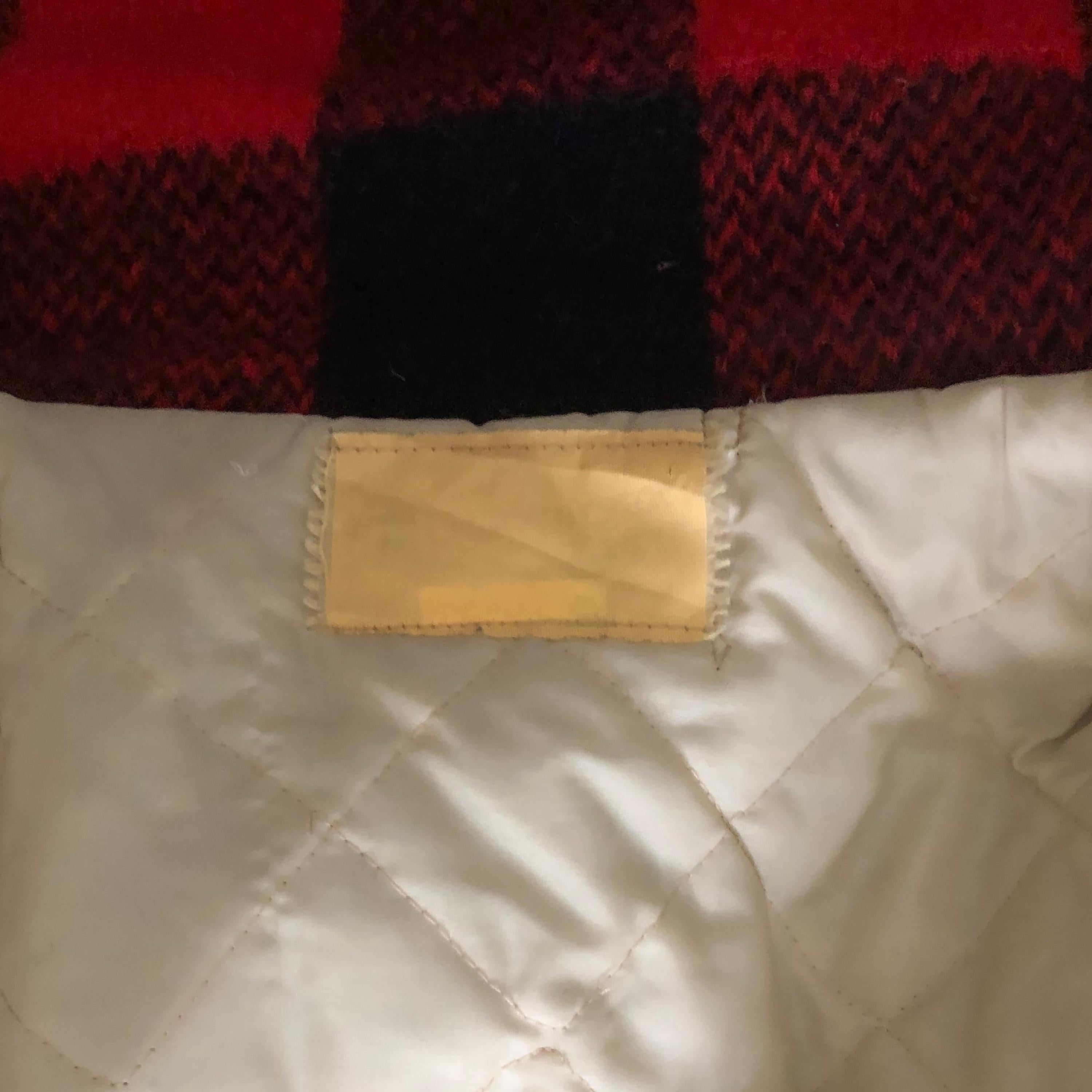 1950s Vintage Plaid Mackinaw Jacket - Red + Black Check Wool - Padded Lining For Sale 2