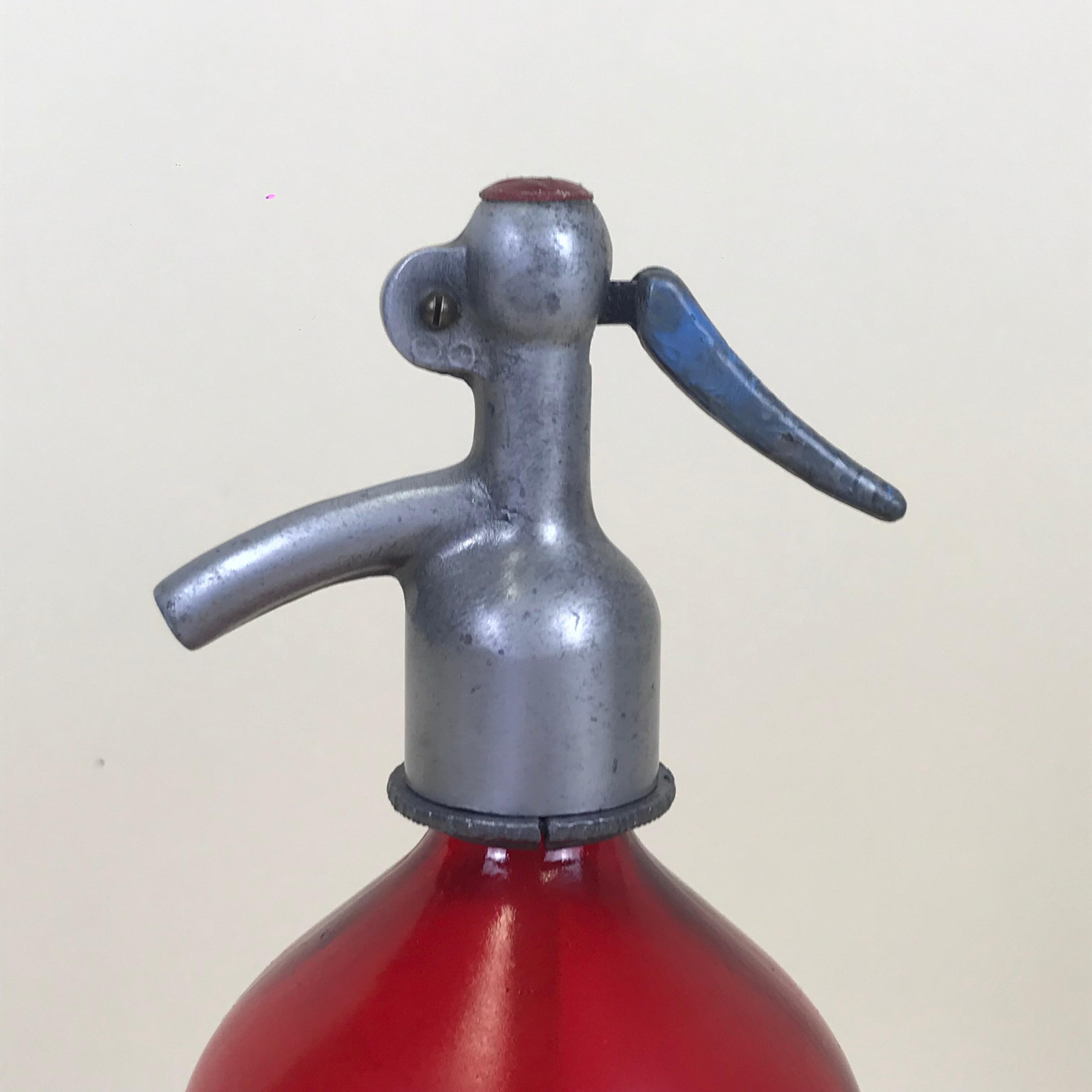 1950s Vintage Red Glass Italian Soda Syphon Seltzer Campari Soda Bar Bottle In Good Condition In Milan, IT