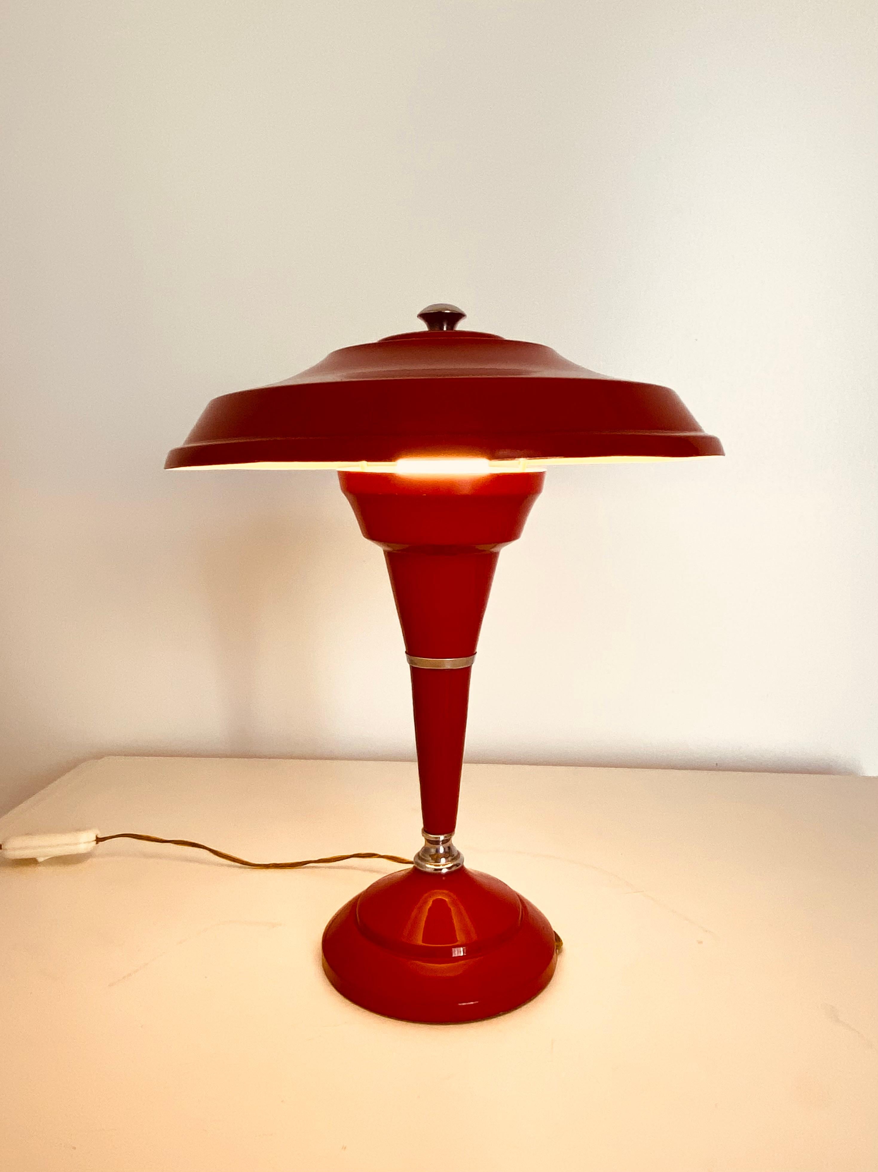 A 1950s metal sheet mushroom table lamp. Red painted colour with inside part in white. Revised by a professional, is perfectly working. In very good conditions with only few signs of time Manufactured in Italy.