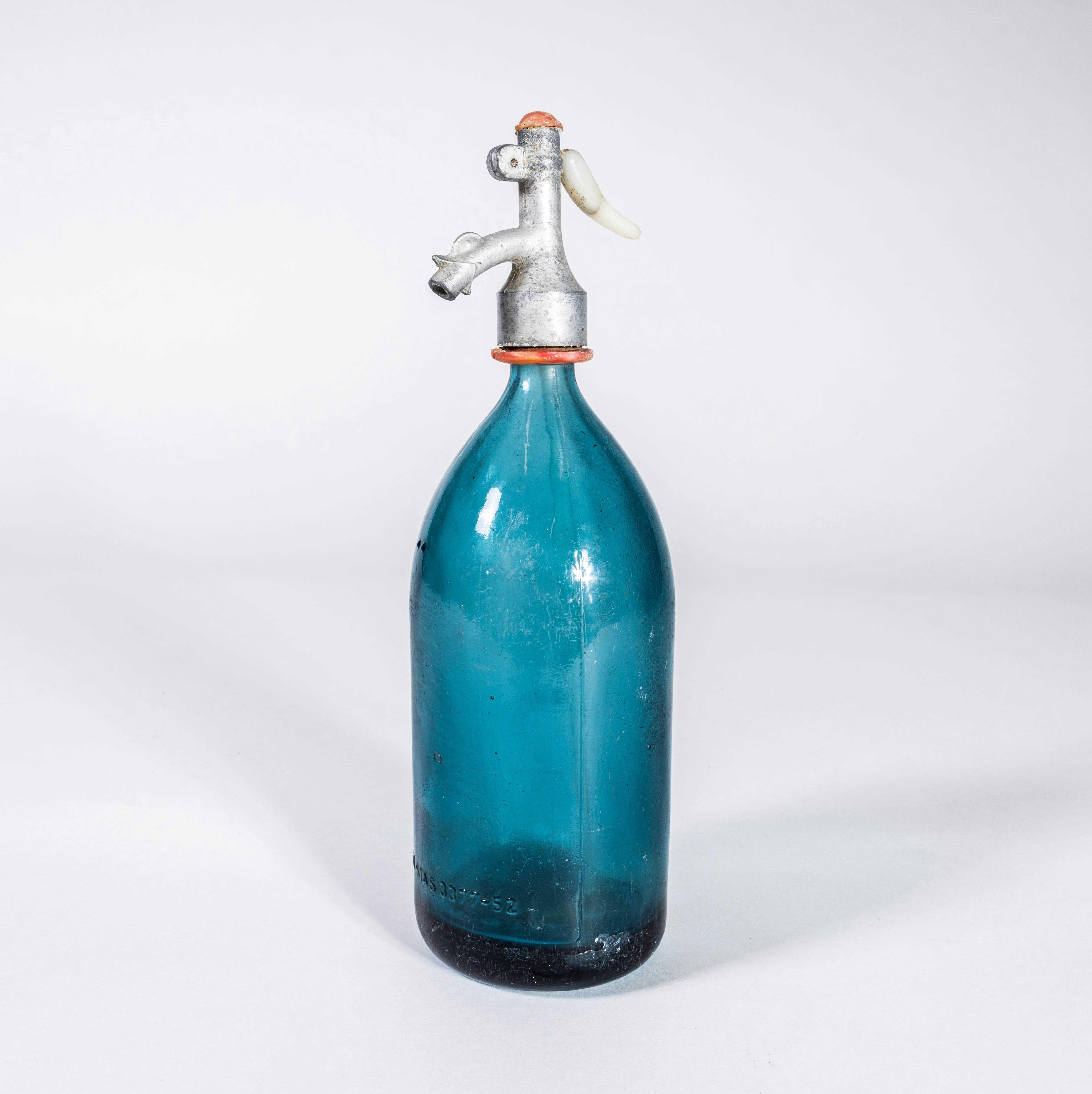Sifones de soda rumanos vintage de los años 50 - Vidrio azul en venta 2