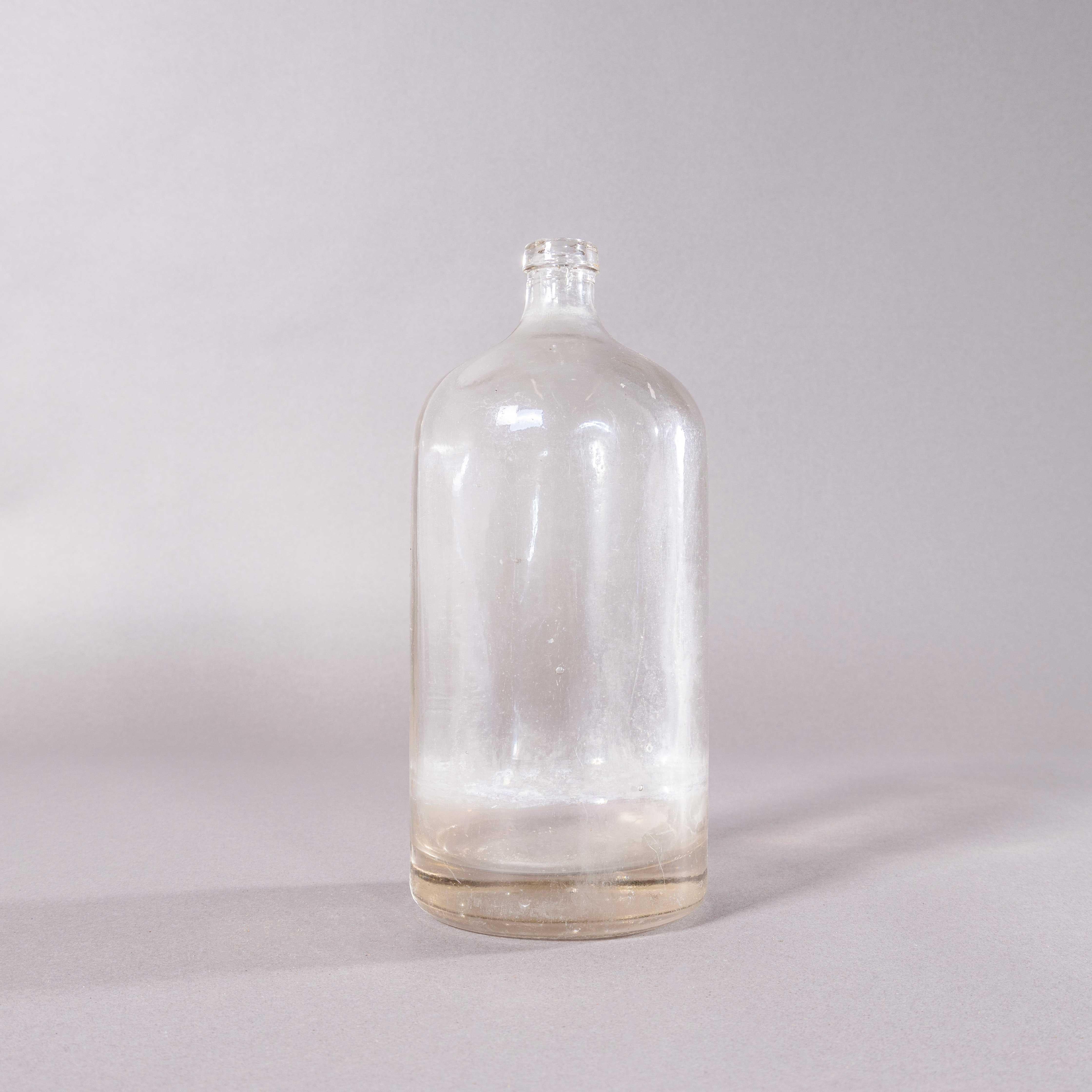 Bouteilles de soda roumaines des années 1950 sans siphon - Verre clair Bon état - En vente à Hook, Hampshire