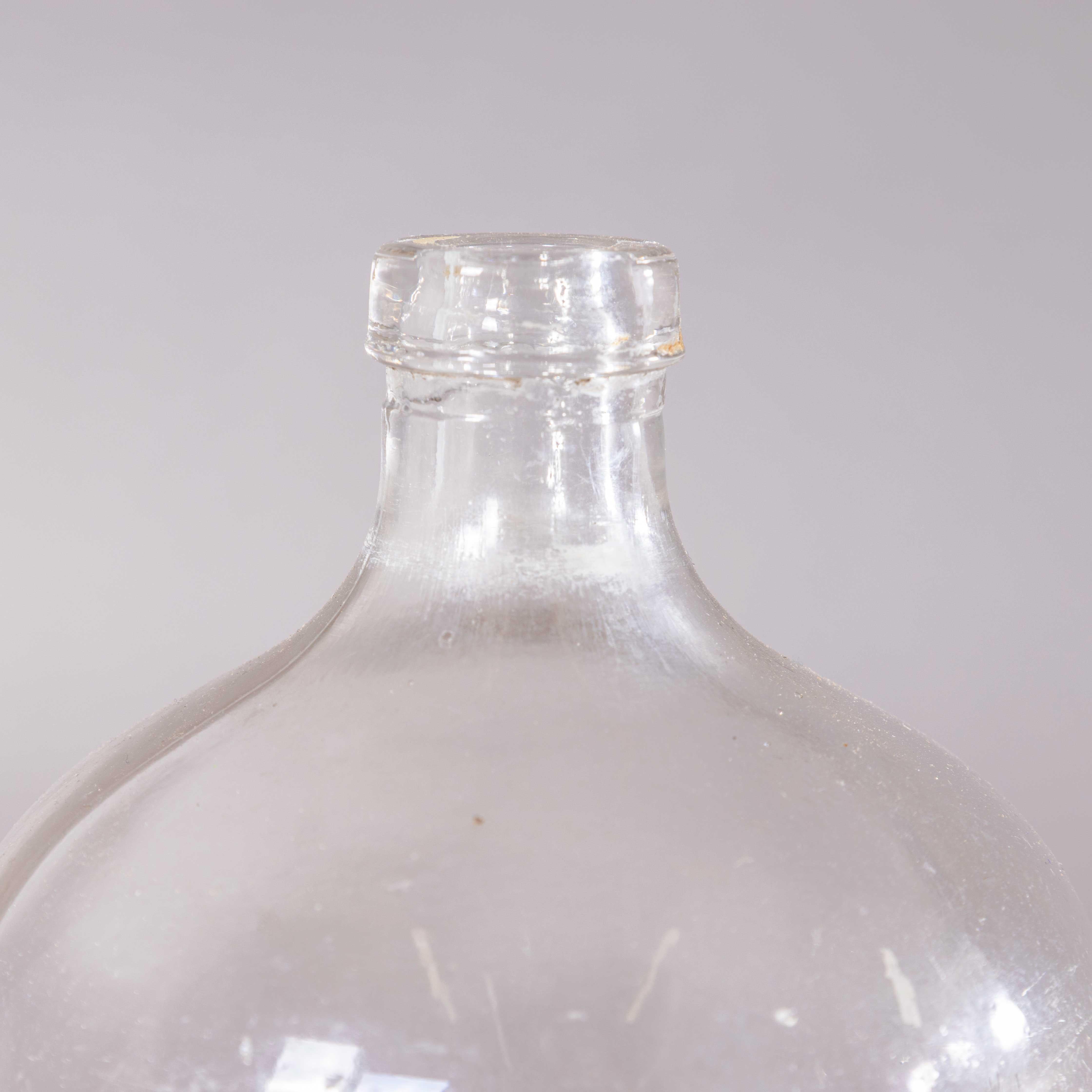 Milieu du XXe siècle Bouteilles de soda roumaines des années 1950 sans siphon - Verre clair en vente