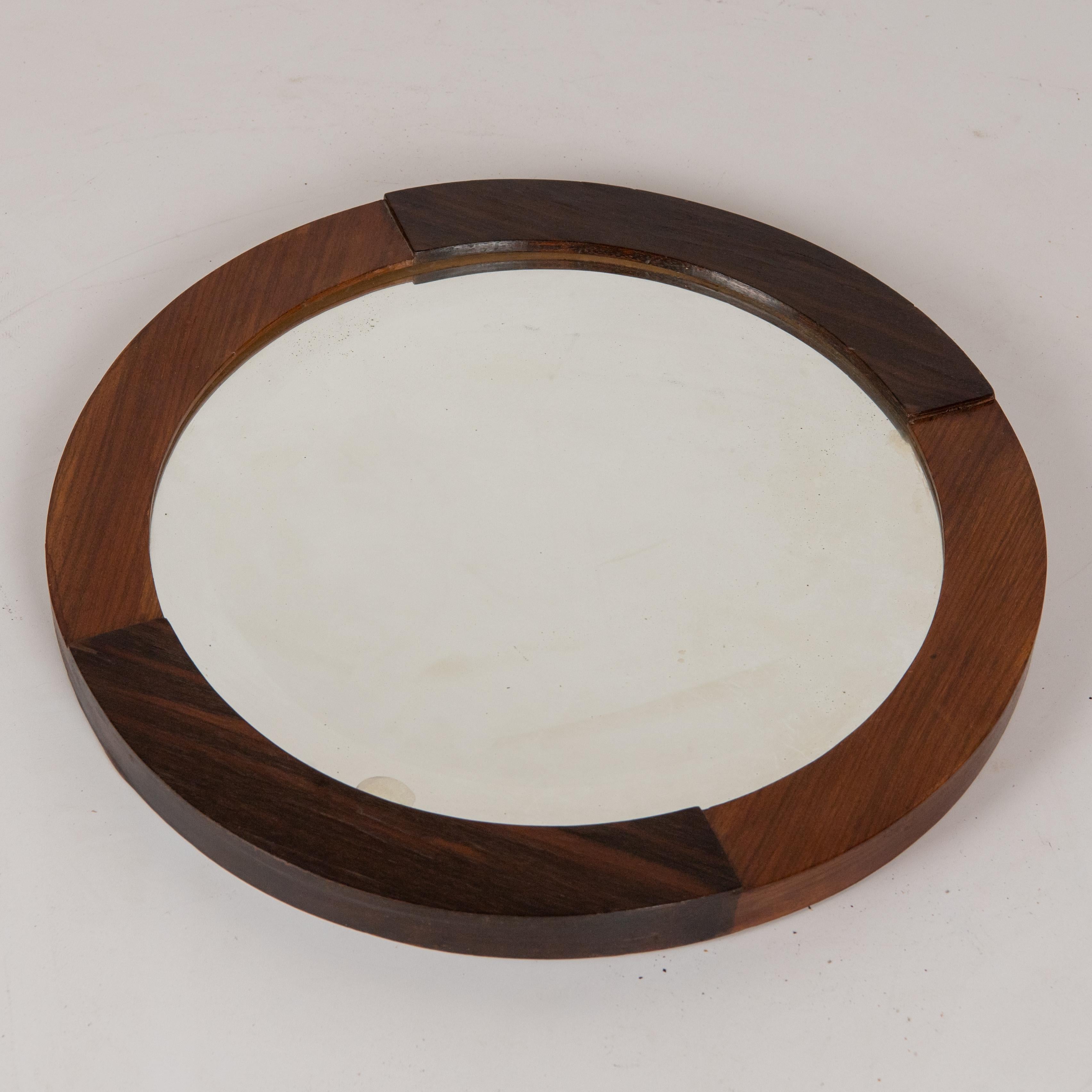 Vintage Round Wall Mirror, Italy 1950s.
1940s vintage round mirror with two kind wood frame and cut glass mirror. In vry good conditions with some sign of time. Wood has been polished. Beautiful patina on glass.