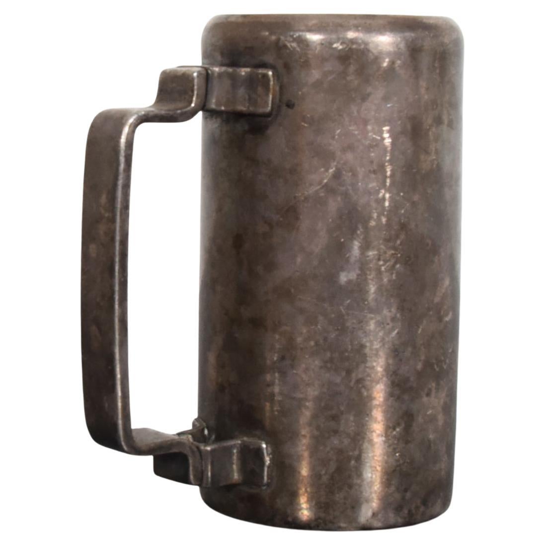 Crema di latte Silver
Lattiera in argento placcato in argento sterling di MENESES Bros Silver da Madrid, Spagna.
Midcentury Modern Vintage circa 1950
Dimensioni: 3 3/4