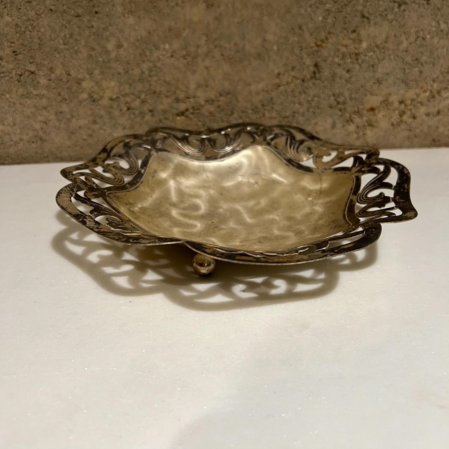 Vintage Silver plated Brass WMF Ikora serving candy dish Footed from Germany
Pretty scalloped filagree design
1.5 tall x 8 diameter
Maker stamped Ikora Germany E P Brass
Original unrestored vintage condition
Review images provided.

