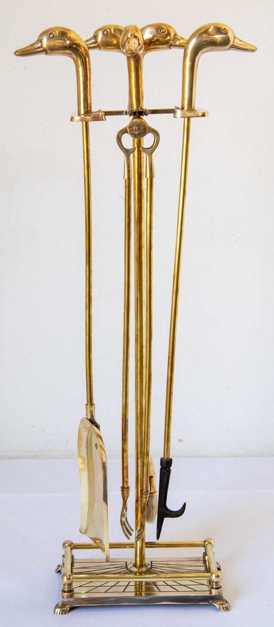 1950s Vintage fireplace tools in solid polished brass with duck heads, French, five-pieces, fire tool set features a polished brass metal frame and four tools with duck head handles.
Five-pieces, fireplace tool set features a brass metal frame and