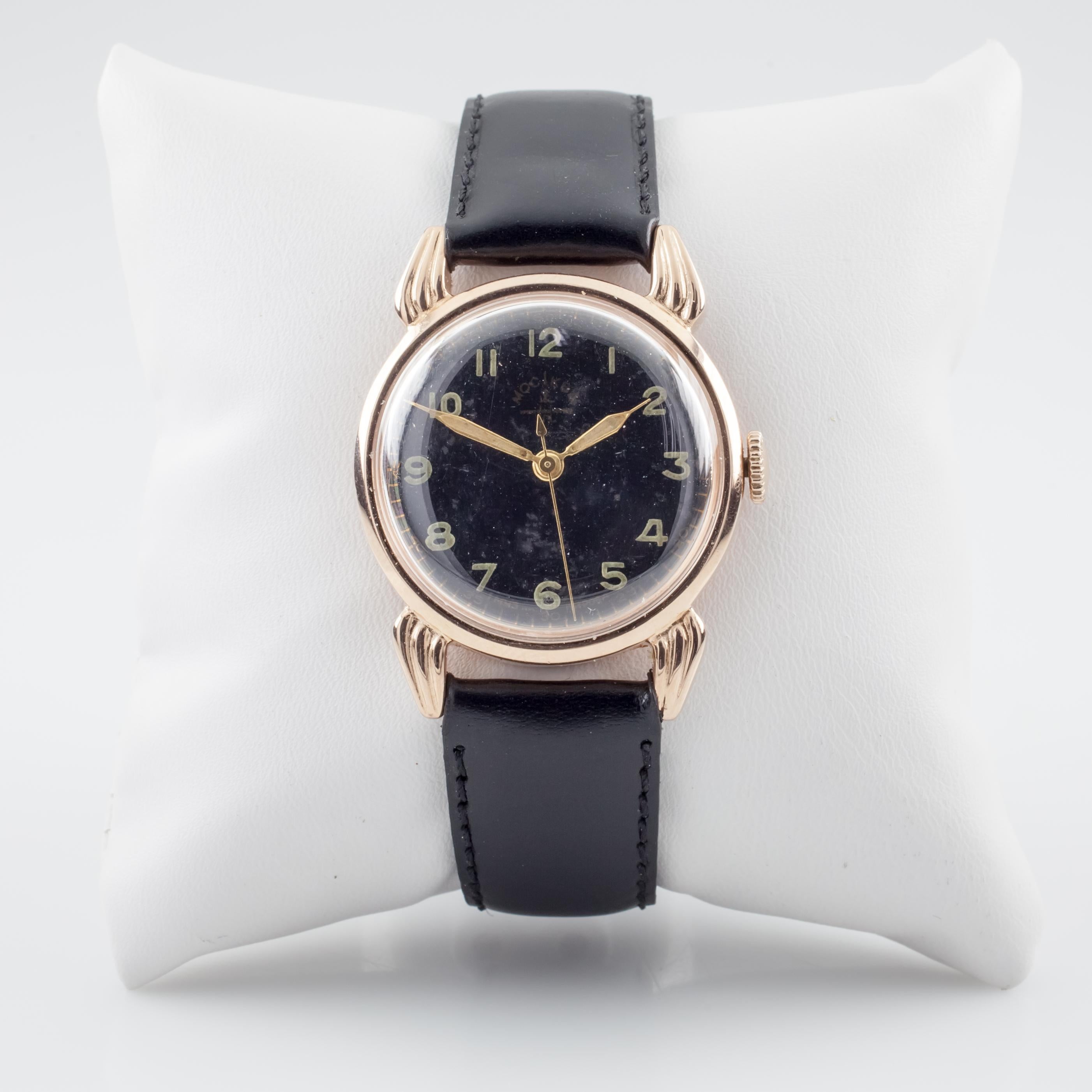 1950's Vintage Rusia Soviética MOCKBA Reloj de oro rosa de 14k con esfera patinada
Movimiento #222711.3.57
Caso nº 9827.8

Caja redonda de oro rosa de 14 quilates (0,583)
33 mm de diámetro (35 mm con corona)
Distancia entre tacos = 42 mm
Anchura