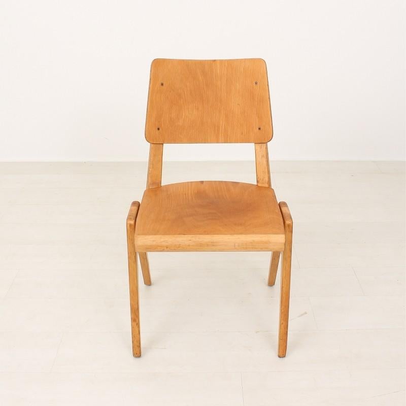 Very comfortable stacking chairs.
Polished and oiled.
Material: beech.