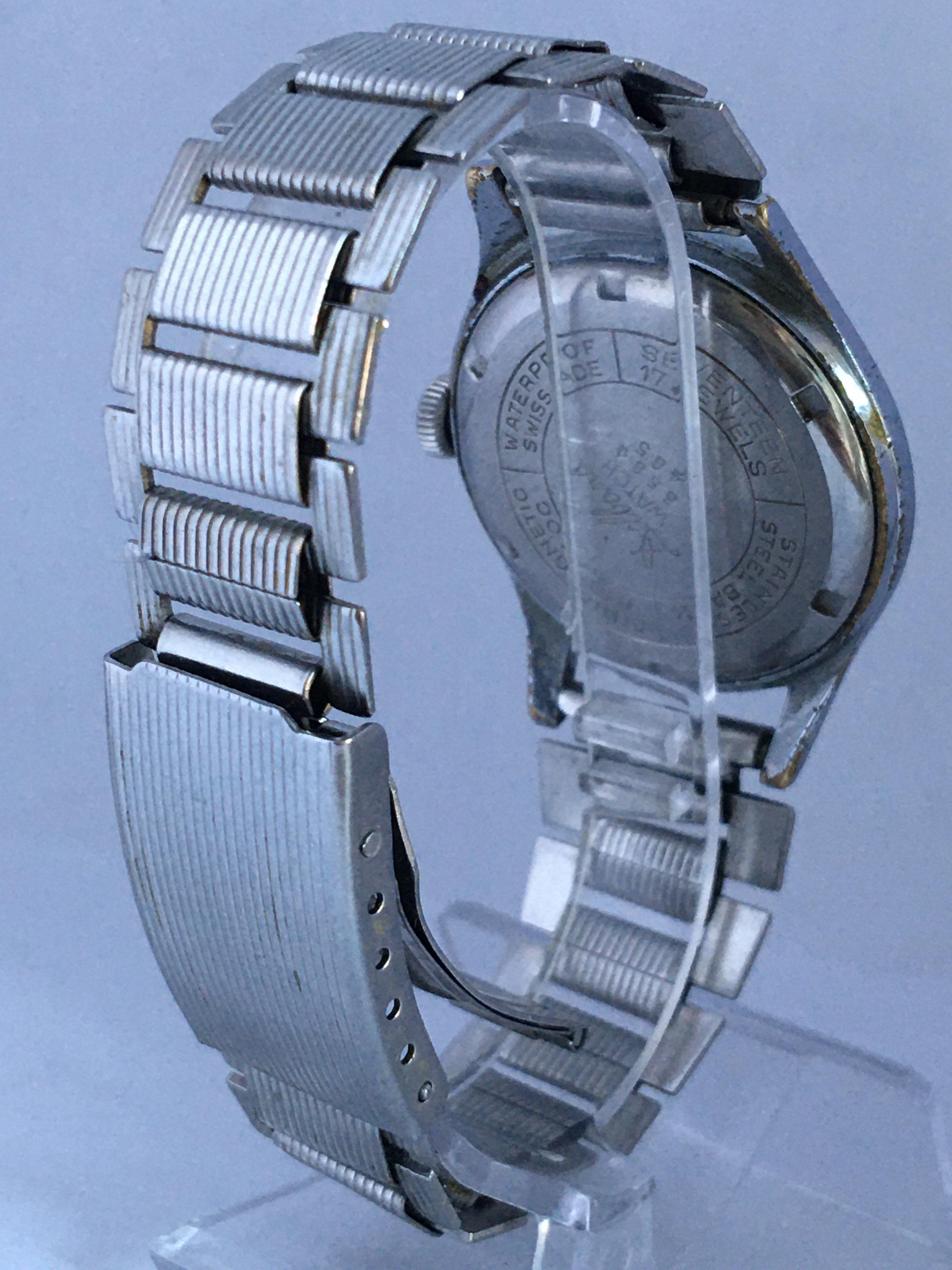 1950s Vintage Stainless Steel DELBANA Mechanical Watch In Good Condition For Sale In Carlisle, GB