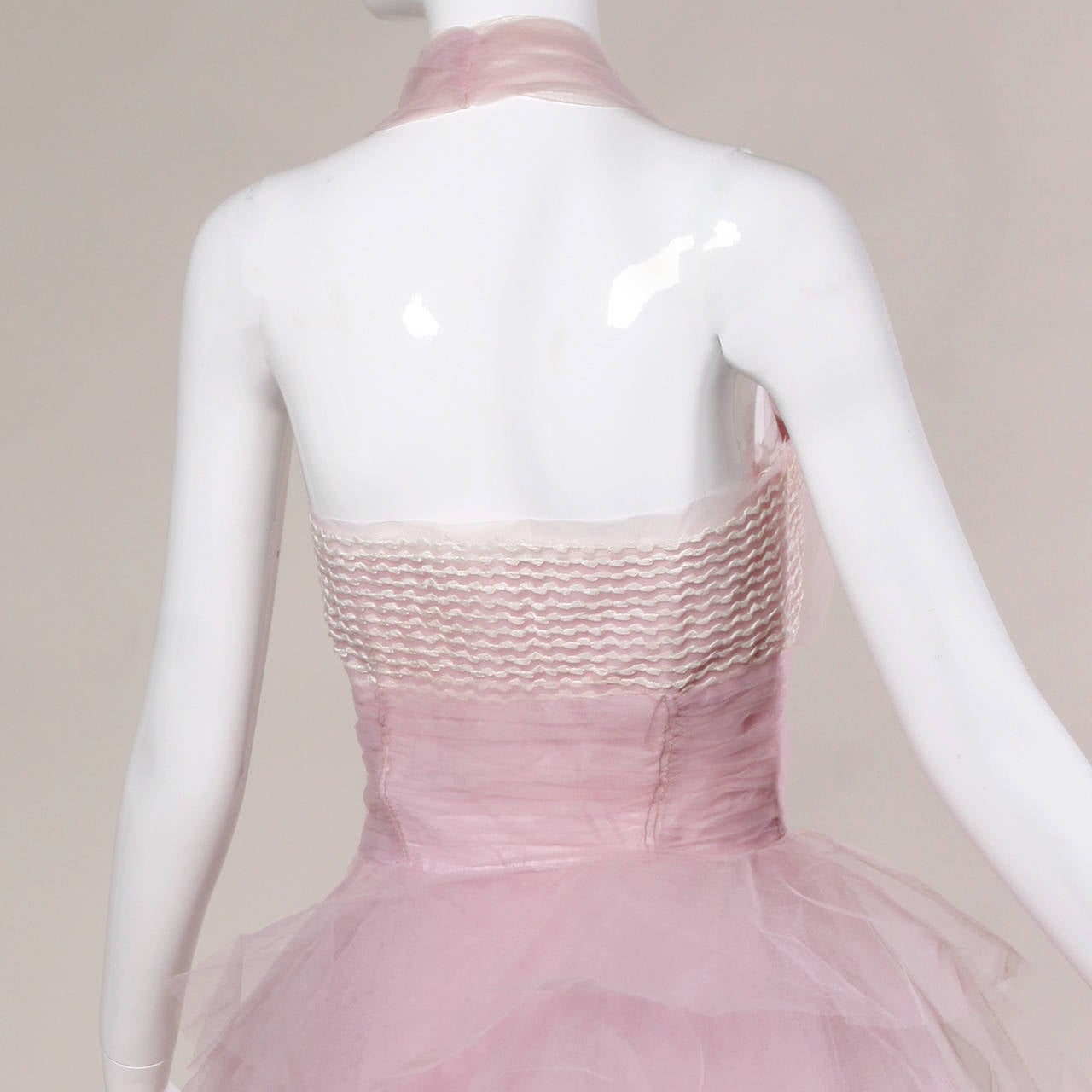 1950er Jahre Vintage Gestuftes formelles Barbie-Kleid aus Tüll in Rosa mit Kuchenförmigem Rand 2