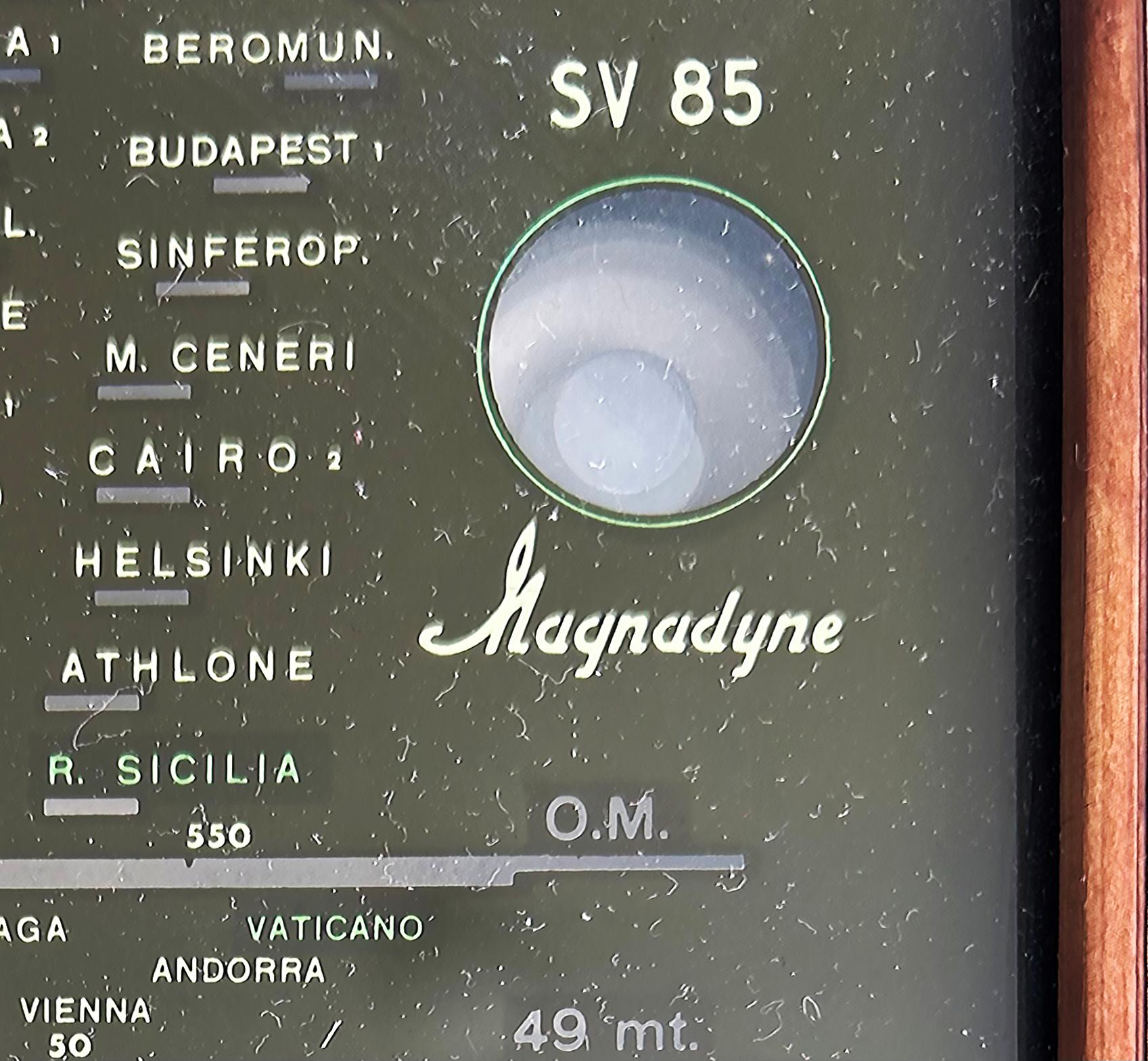 Radio Torino Model SV85 d'epoca degli anni '50 in legno, metallo e vetro In condizioni buone a Miami, FL