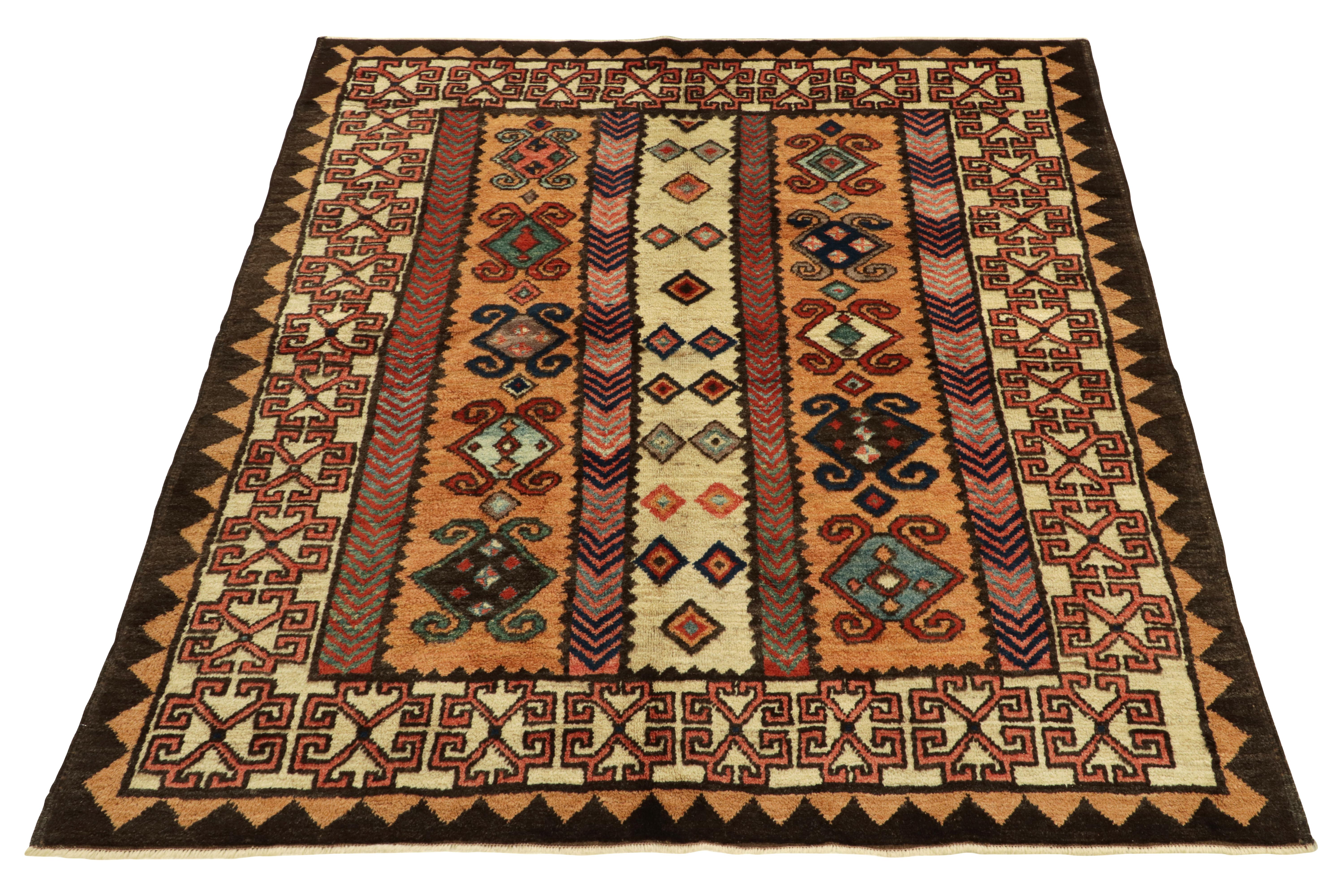 Diligently hand-knotted in wool, a spacious 6x7 vintage piece entering Rug & Kilim’s coveted Antique & Vintage collection. 

Originating from Turkey circa 1950-1960, this rug witnesses tribal geometric patterns on a delicious beige brown scale