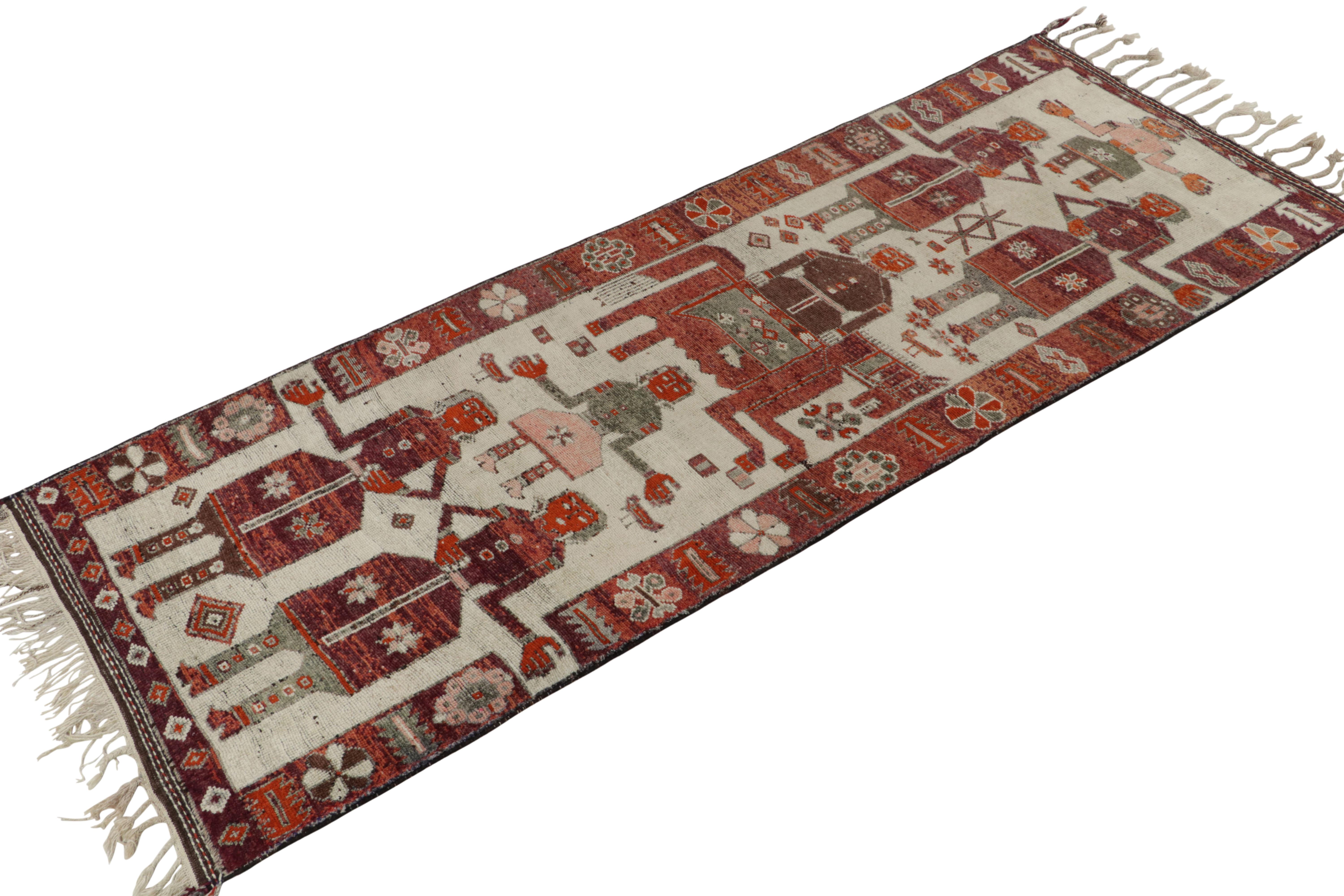 Tribale Tappeto tribale vintage degli anni '50 in rosso, sfondo bianco sporco e immagini di Rug & Kilim in vendita