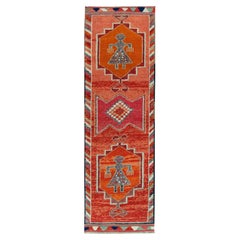 Tapis tribal vintage des années 1950 à motifs rouges, oranges et géométriques de Rug & Kilim