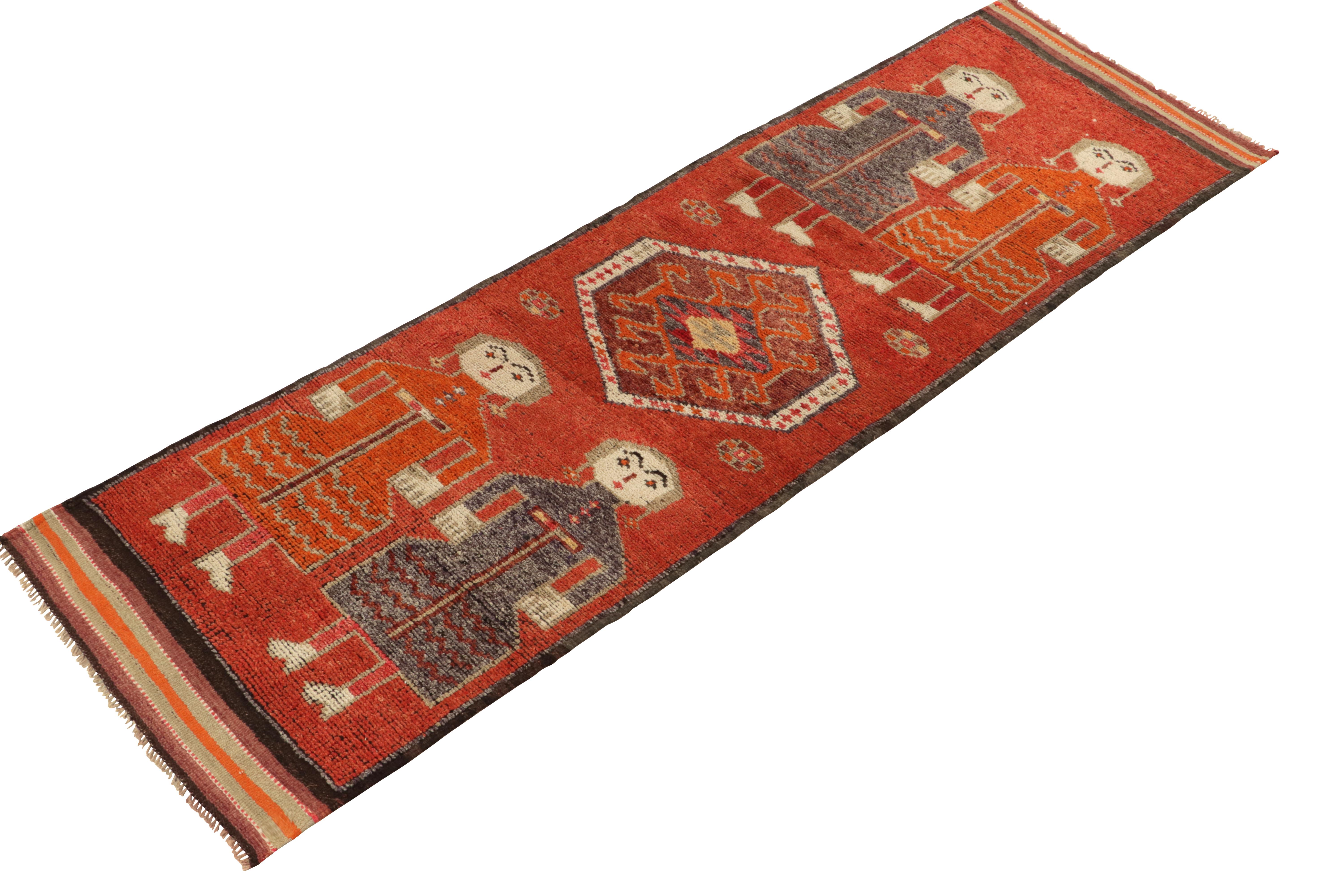 Corredor tribal vintage de los años 50 en medallón pictórico rojo y naranja by Rug & Kilim Tribal en venta