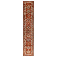 Tapis de course vintage tribal des années 1950 à motifs géométriques rouges, orange et beige-brun