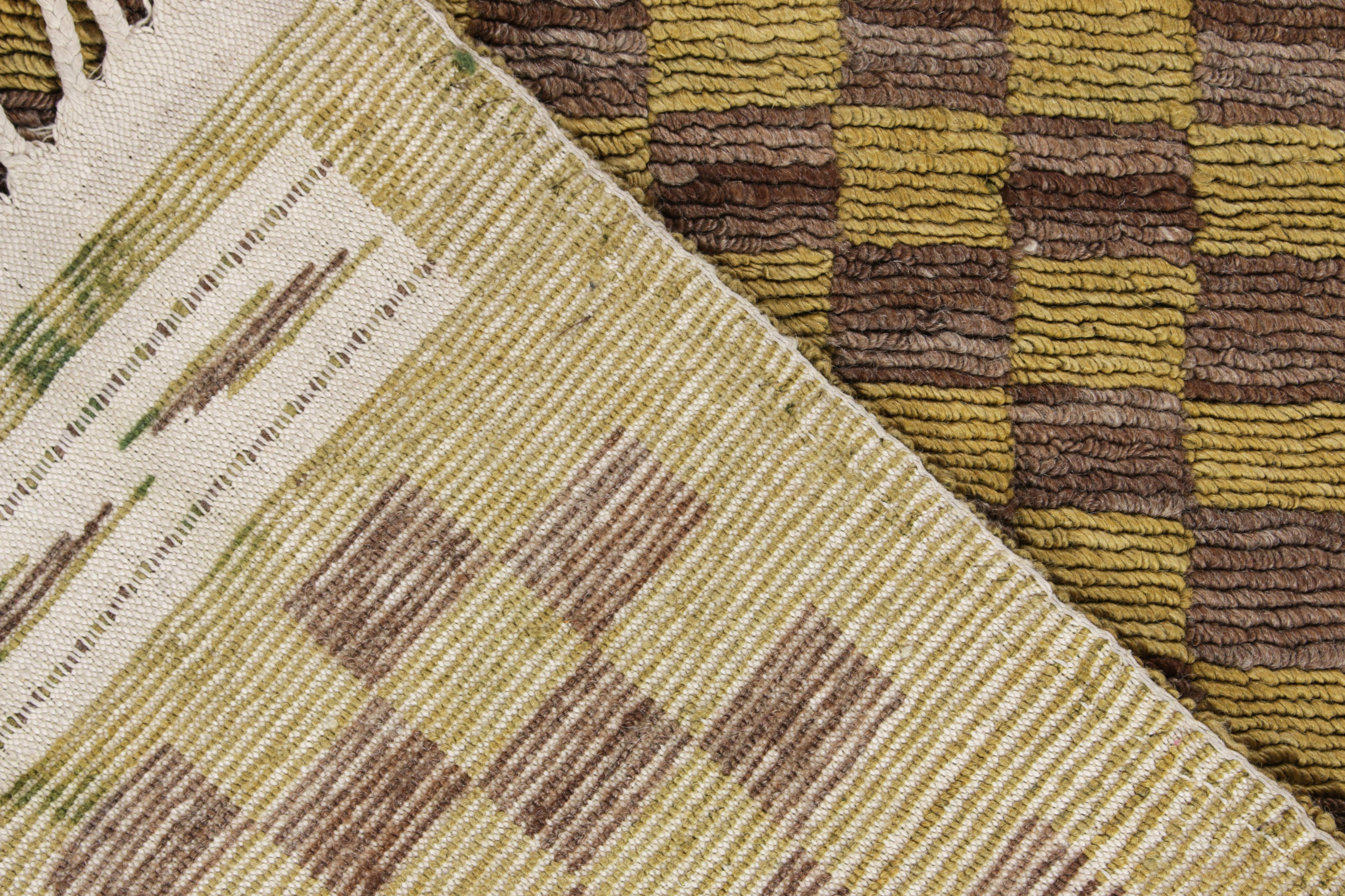 Tappeto Tulu vintage del 1950 con motivo geometrico oro, marrone e bianco di Rug & Kilim In condizioni buone in vendita a Long Island City, NY