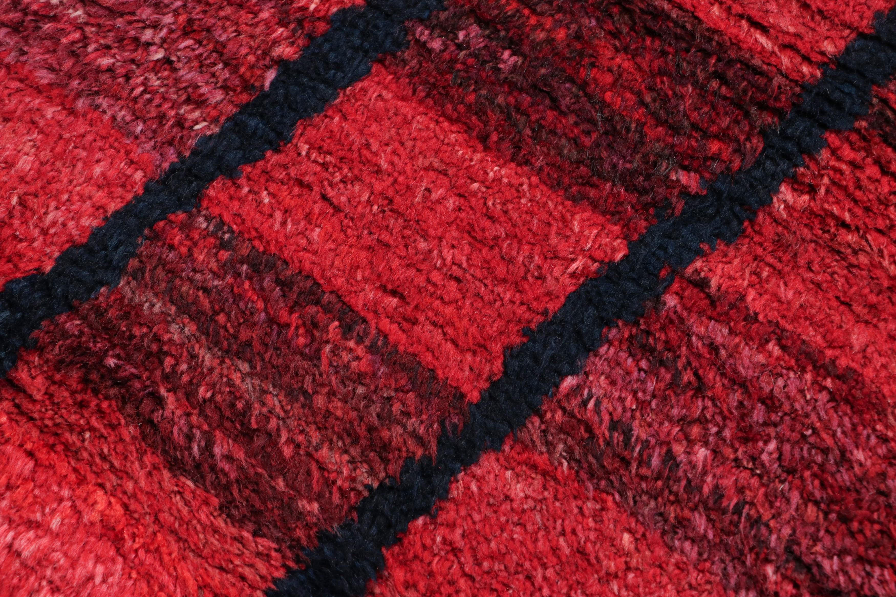 Hand-knotted in wool, a 3x5 vintage Tulu rug originating from Turkey circa 1950-1960, now joining Rug & Kilim’s Antique & Vintage collection. The rug enjoys mid century aesthetics with a well defined geometric pattern in deep blue, carrot red &