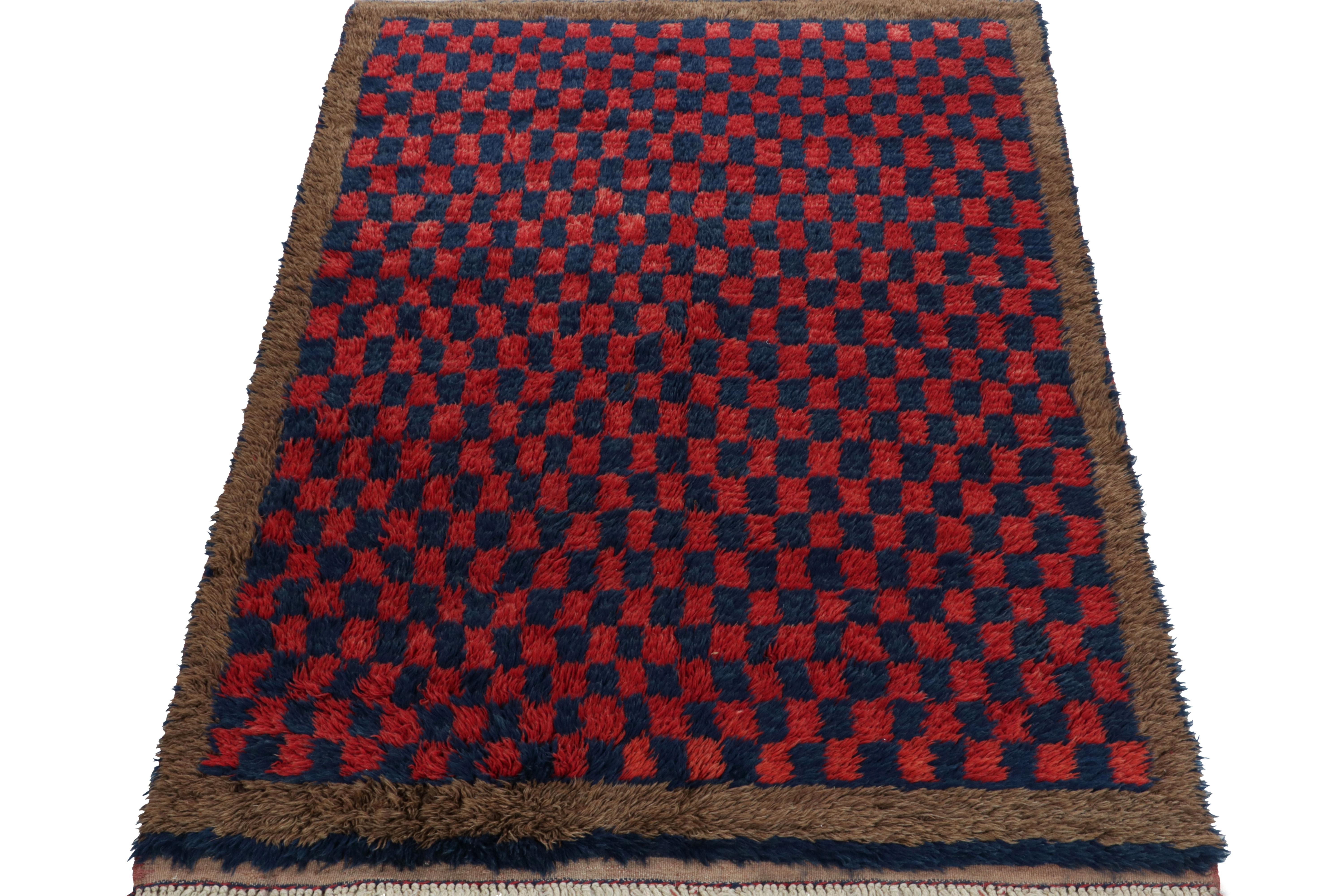 Hand-knotted in wool, a 5x8 vintage Tulu rug originating from Turkey circa 1950-1960, now joining Rug & Kilim’s Antique & Vintage collection. 

On the Design: The healthy pile features a well defined checkered pattern in ink blue & bright red