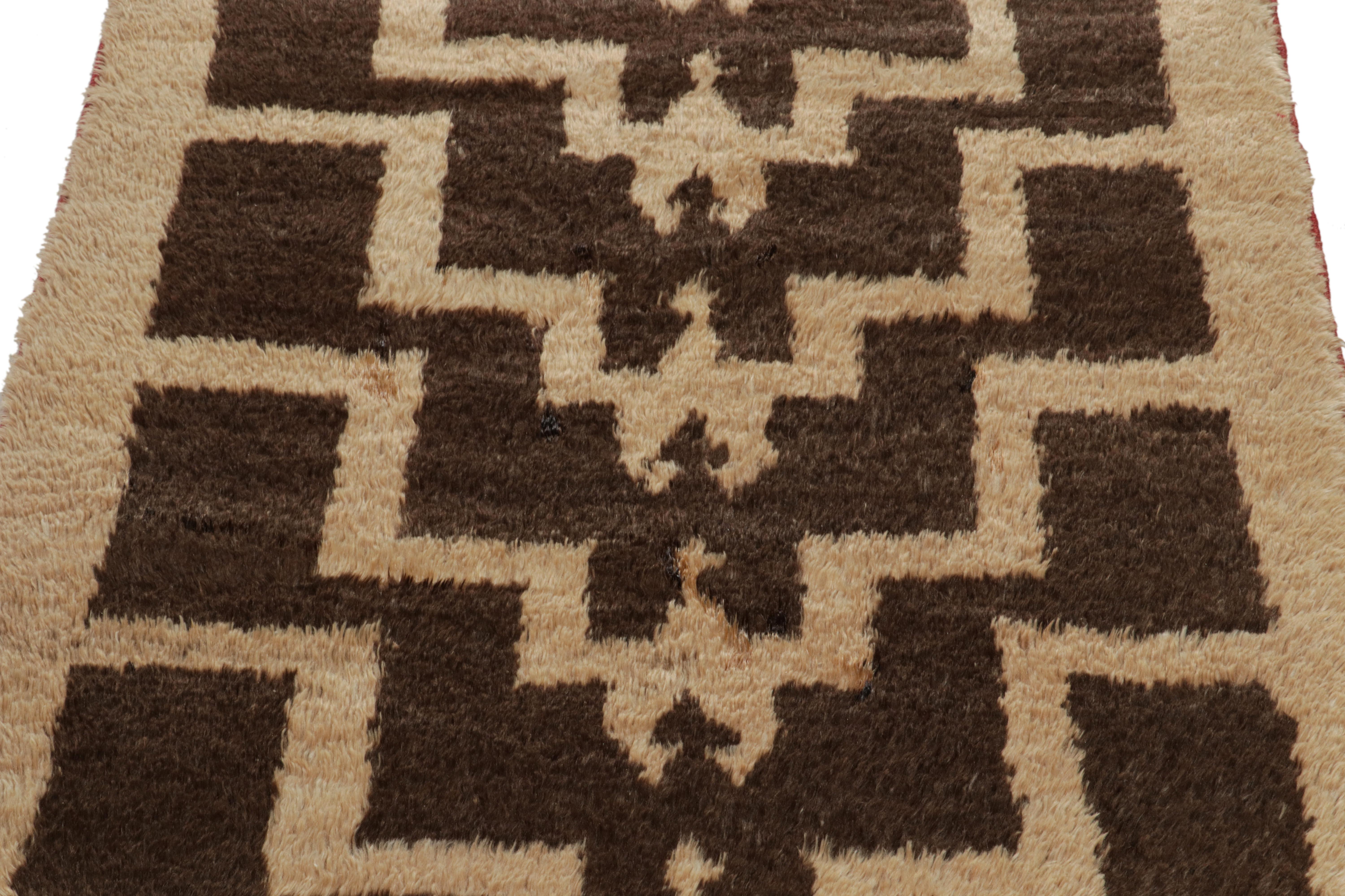 1950er Jahre Vintage Tulu Tribal Teppich in Braun & Beige mit geometrischem Muster von Teppich & Kelim (Türkisch) im Angebot
