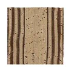 Tappeto Kilim turco vintage anni '50 con motivi geometrici beige di Rug & Kilim