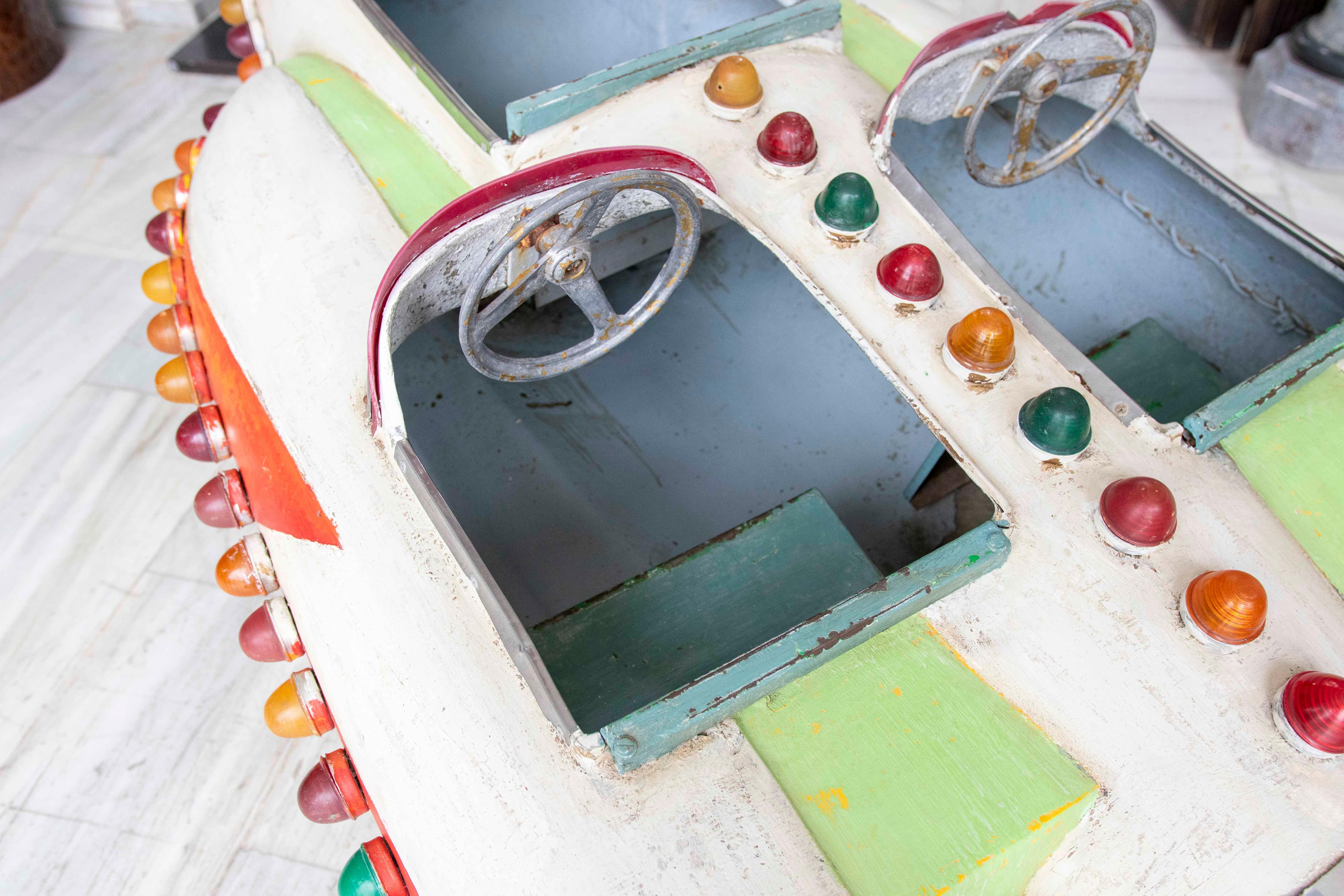1950 Vintage Carrusel de feria de dos plazas Nave espacial en venta 5
