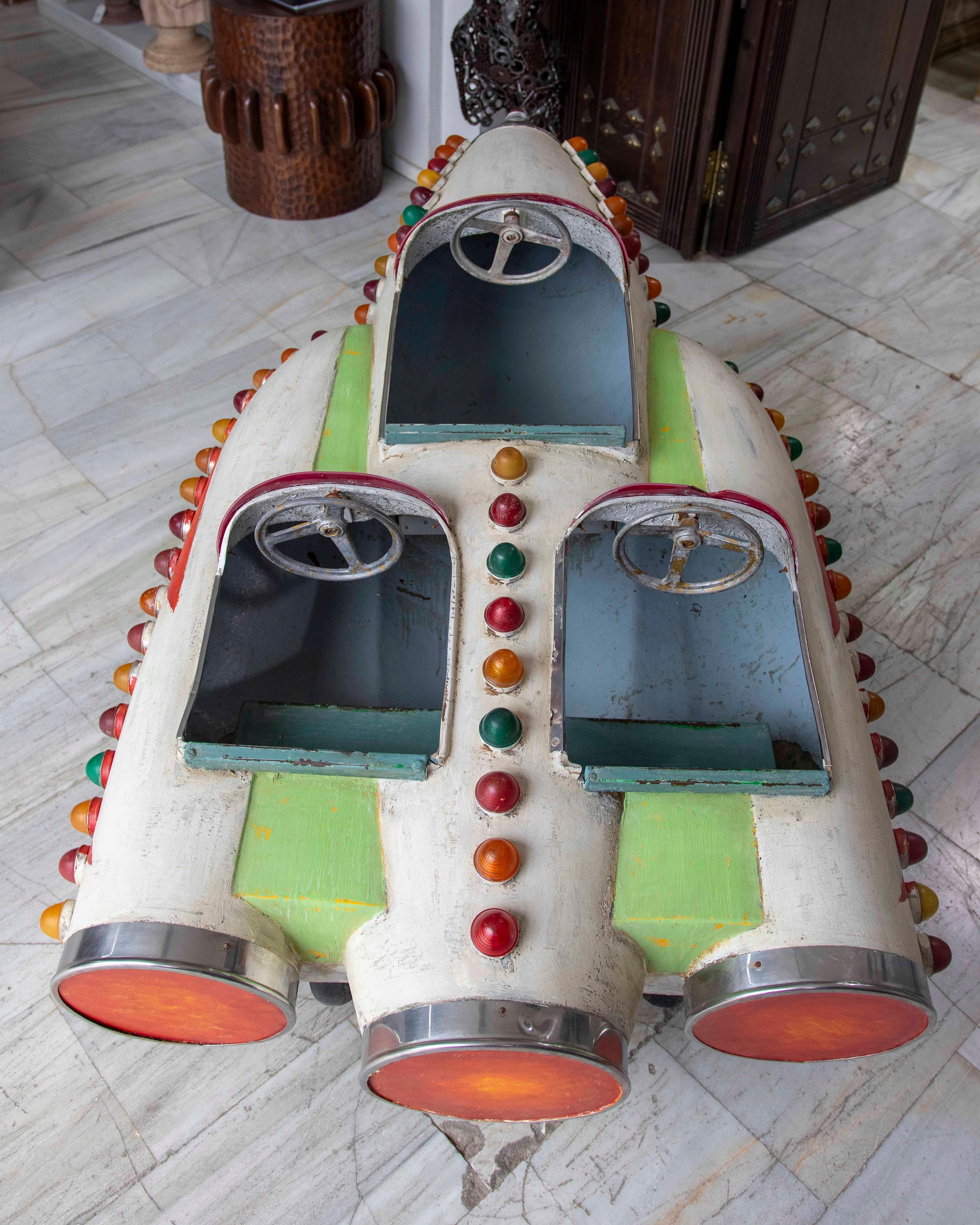 1950 Vintage Carrusel de feria de dos plazas Nave espacial en venta 7