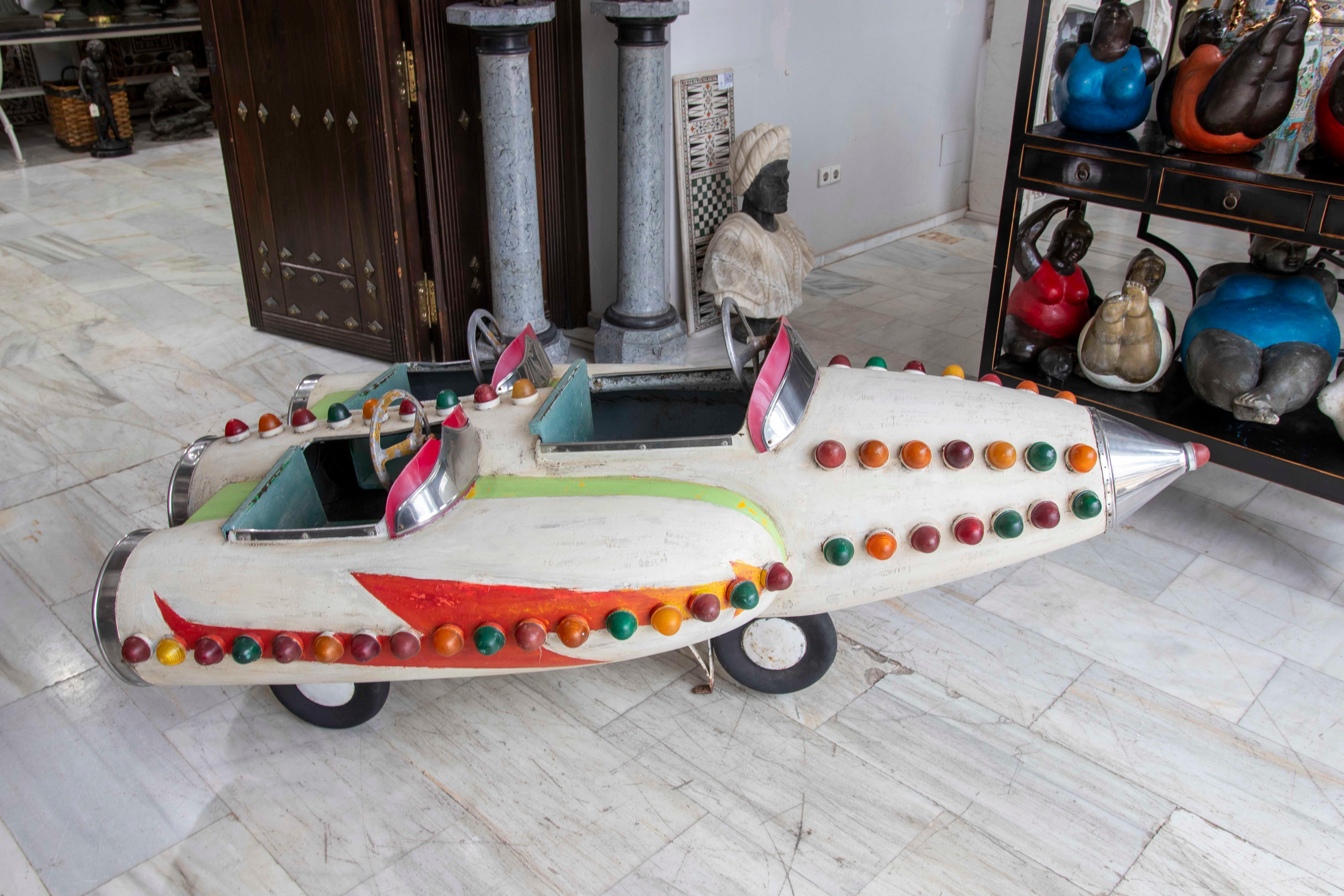 1950 Vintage Carrusel de feria de dos plazas Nave espacial Español en venta