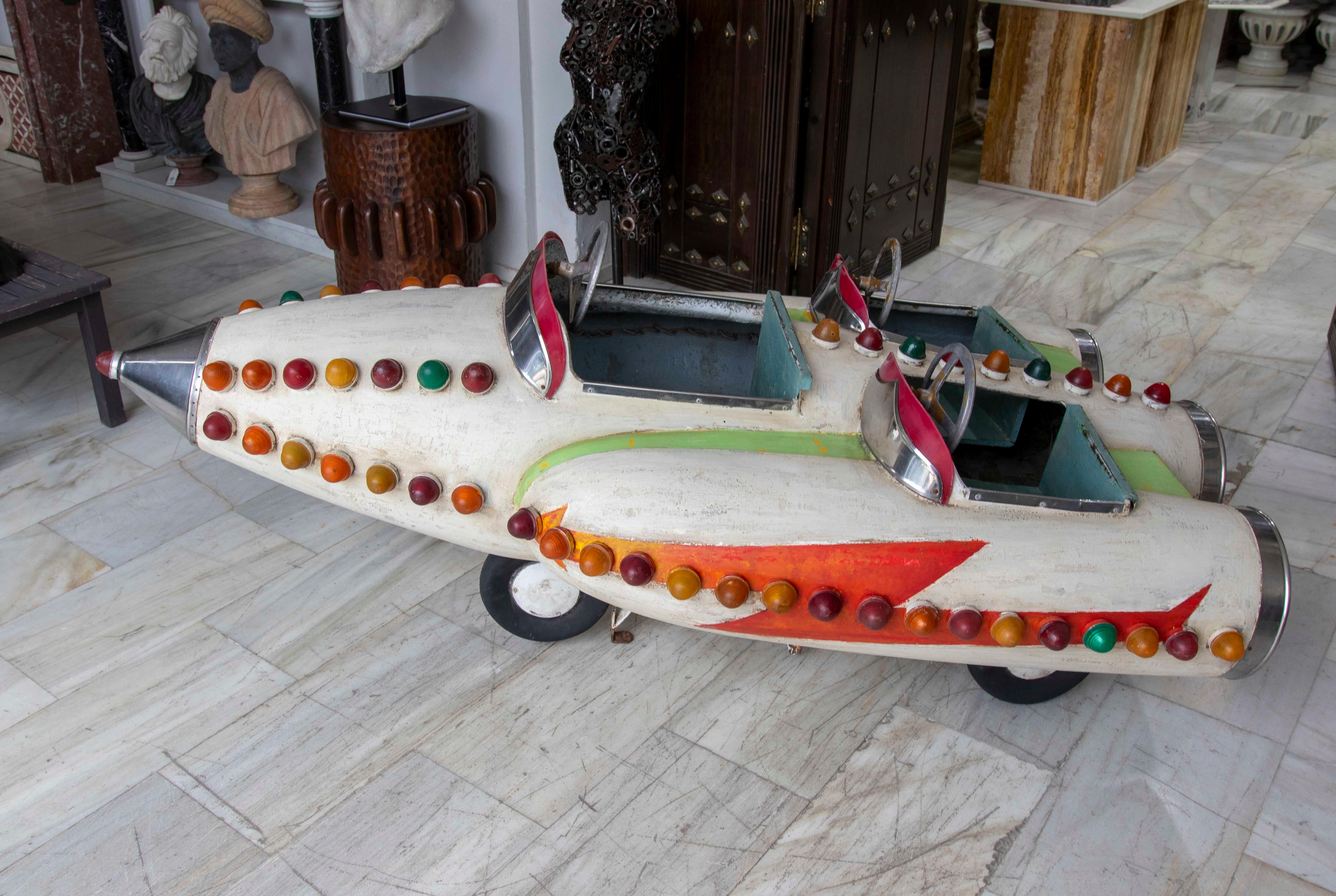 1950 Vintage Carrusel de feria de dos plazas Nave espacial en venta 1