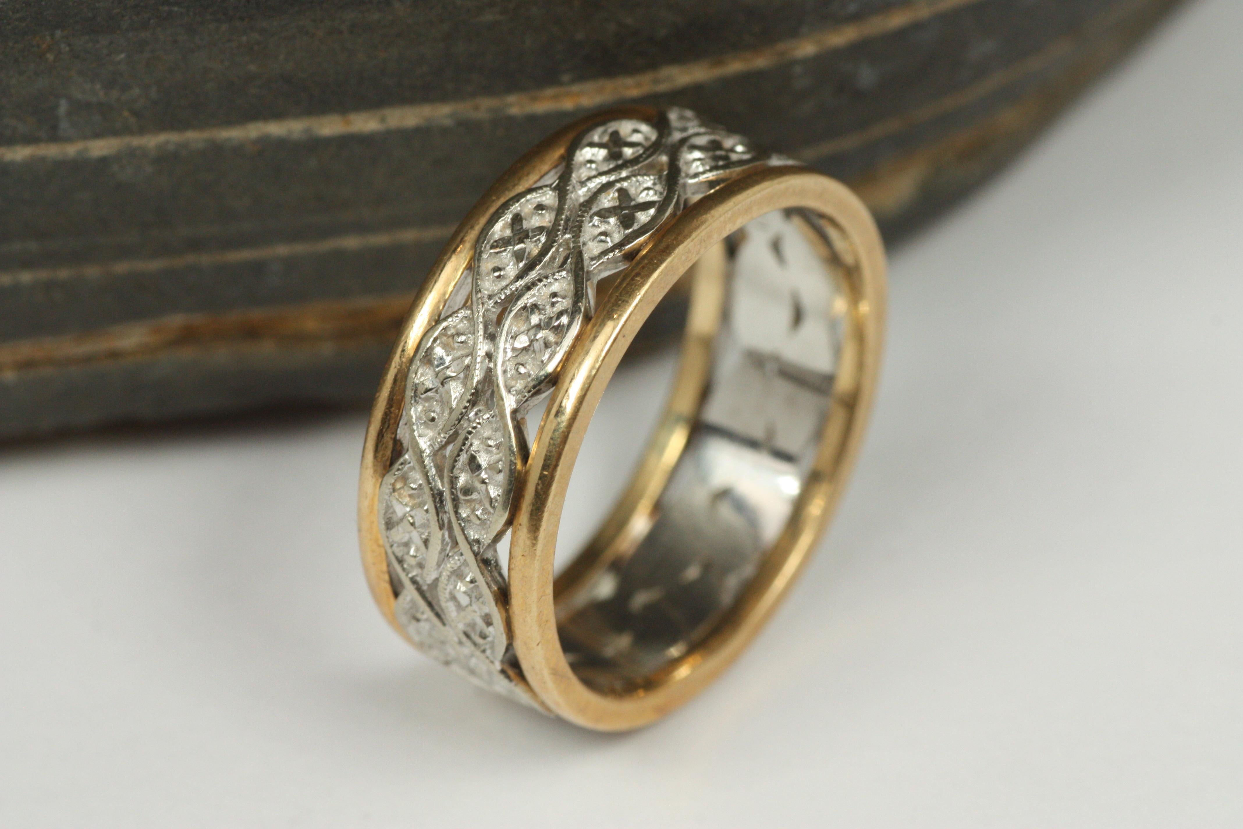 1950s Vintage Two-Tone Engraved 7.5mm Wedding Band in 14K White & Yellow Gold In Good Condition For Sale In Santa Monica, CA