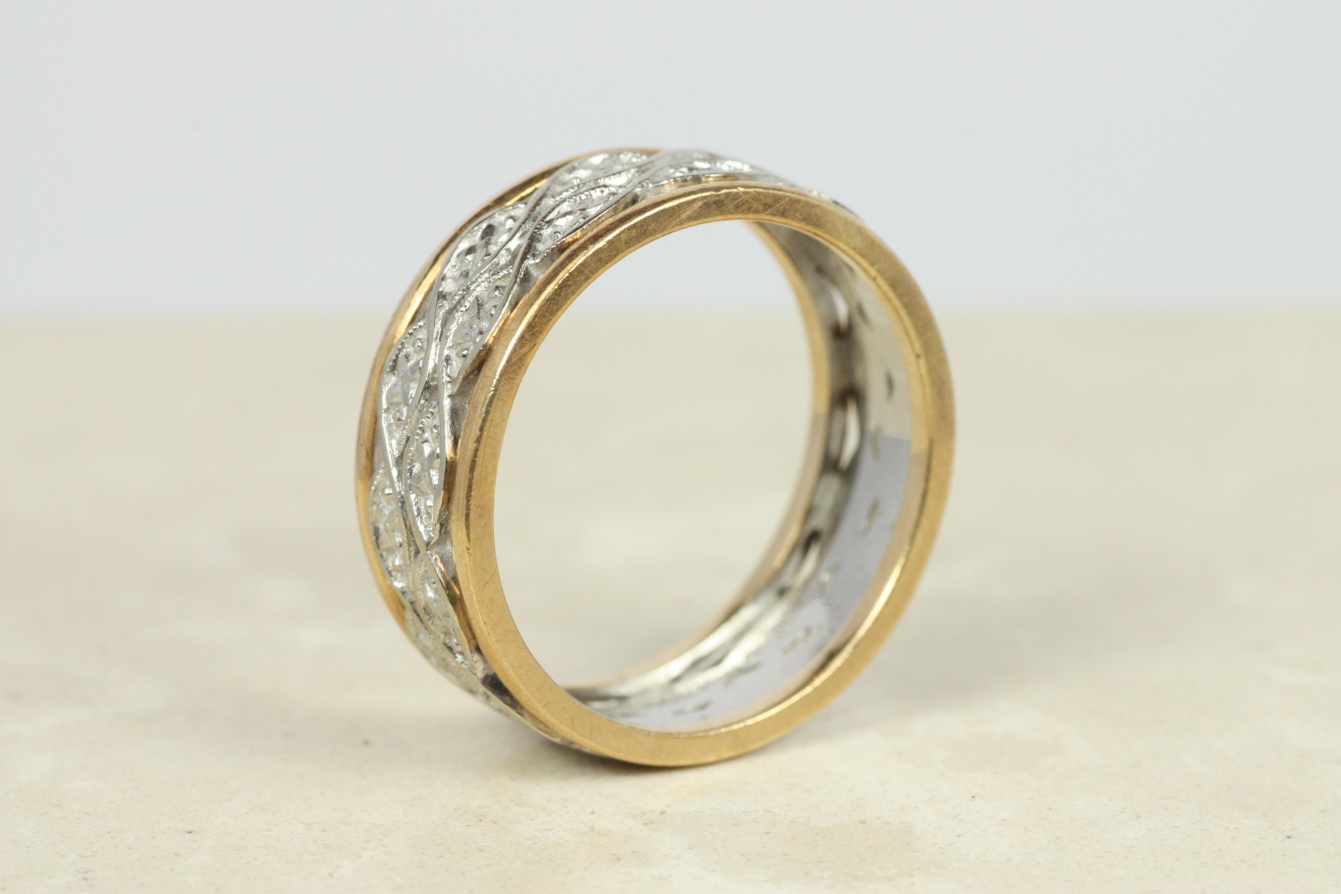 1950s Vintage Two-Tone Engraved 7.5mm Wedding Band in 14K White & Yellow Gold For Sale 2
