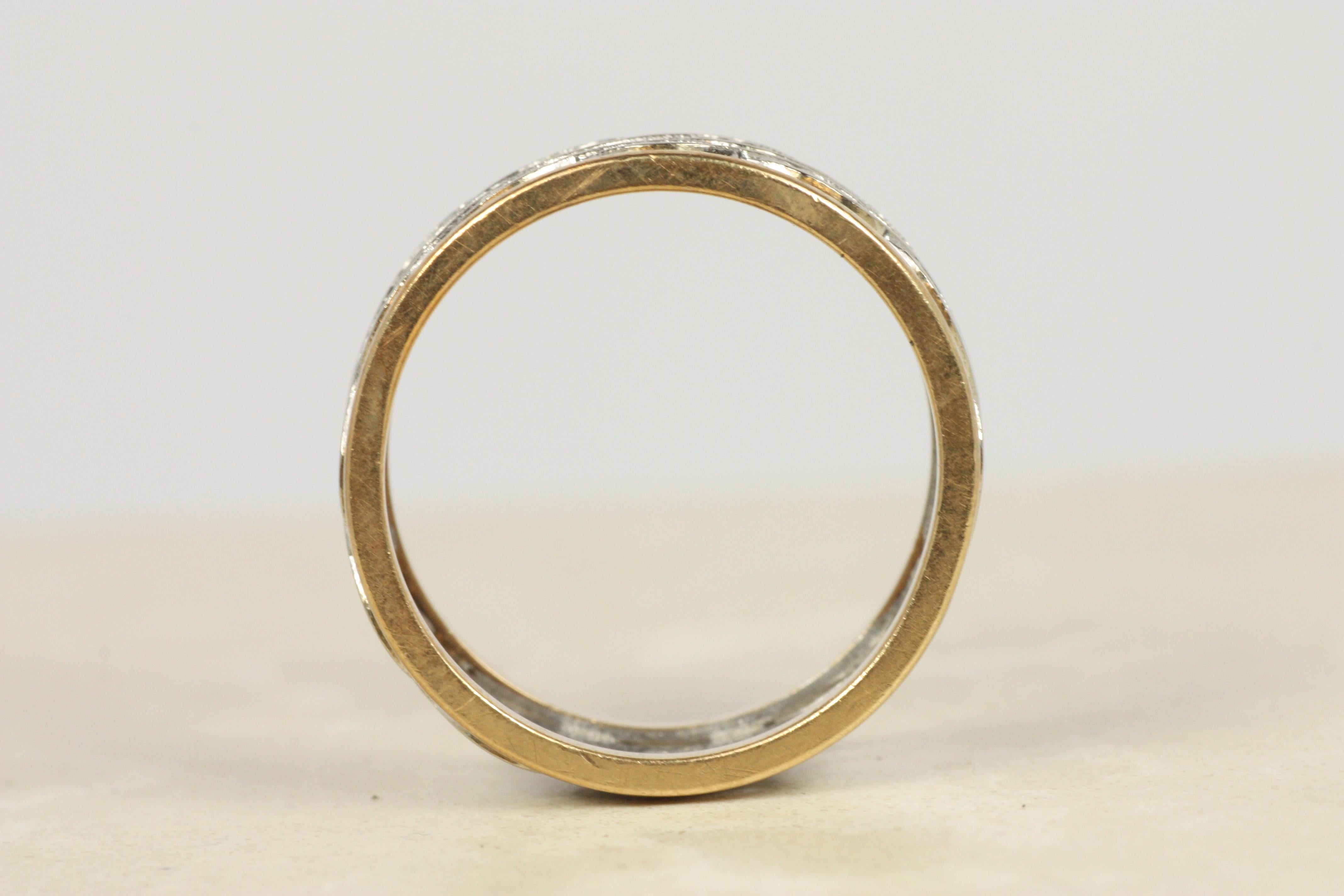1950s Vintage Two-Tone Engraved 7.5mm Wedding Band in 14K White & Yellow Gold For Sale 3