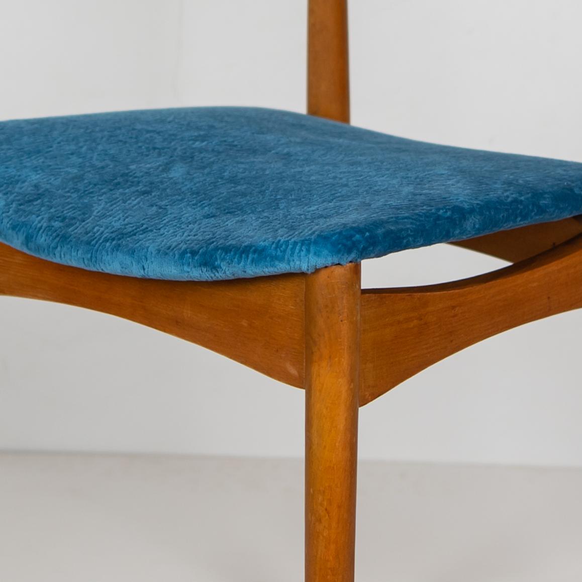 Vintage scandinavian Chairs, Velvet and wood 1950s 3