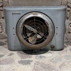 Ventilatore elettrico da parete a finestra Vornado grigio, vintage, anni '50