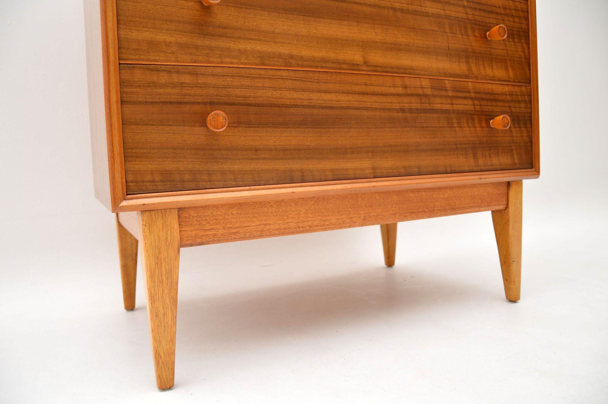 1950s Vintage Walnut Chest of Drawers by Alfred Cox In Good Condition In London, GB