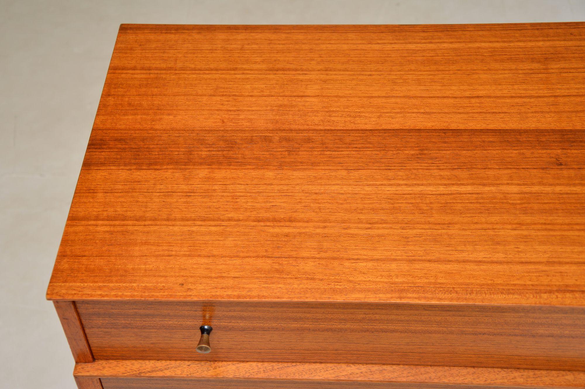 Noce Cassettiera in noce vintage del 1950 in vendita