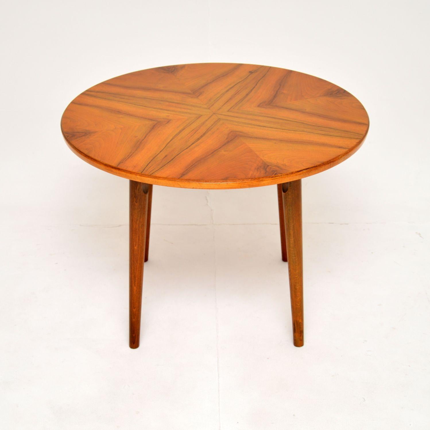 A stylish and very well made vintage coffee / side table in walnut. This was made in England, it dates from around the 1950’s.

It is of lovely quality and is a very useful size, perfect for use as either a main coffee table or an occasional side