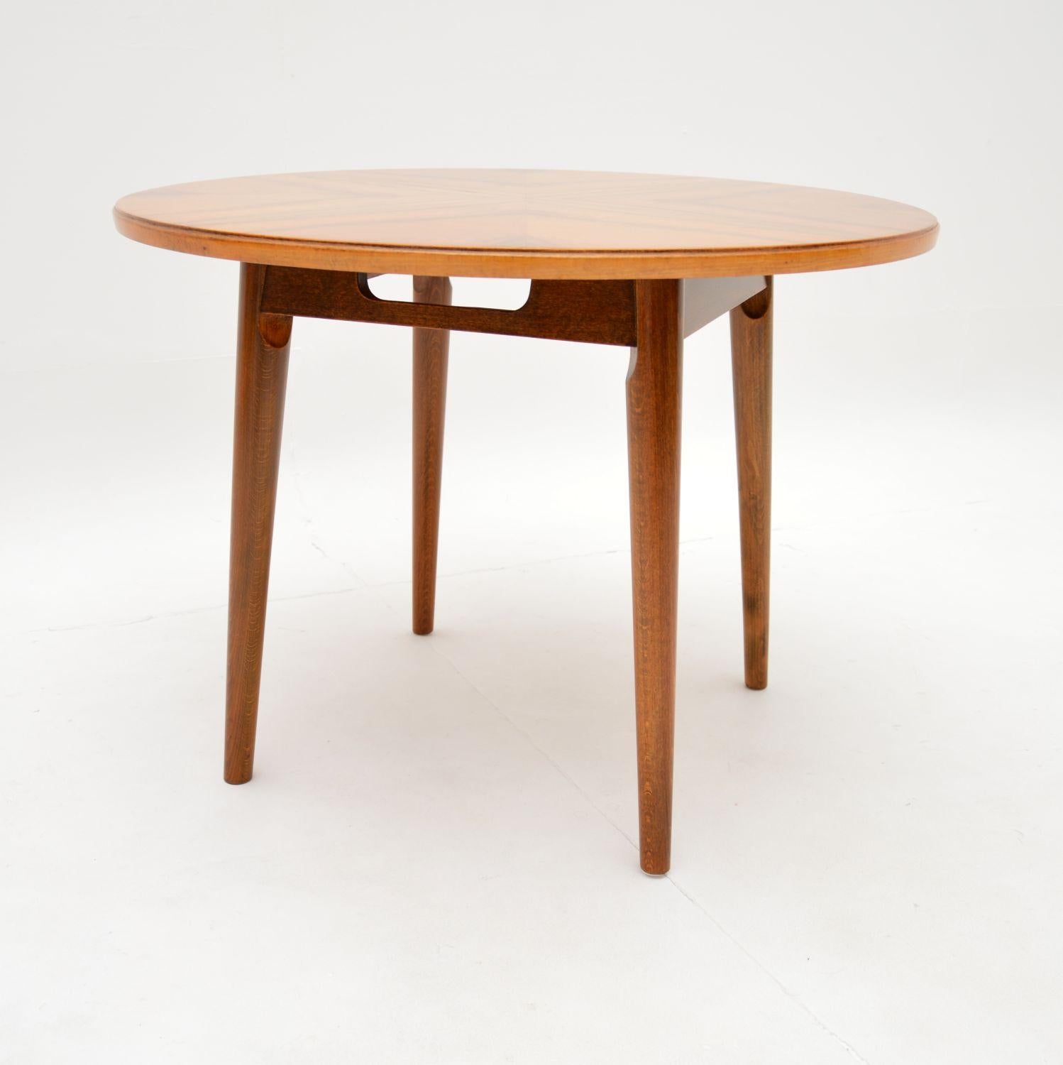 Mid-Century Modern 1950’s Vintage Walnut Coffee / Side Table For Sale