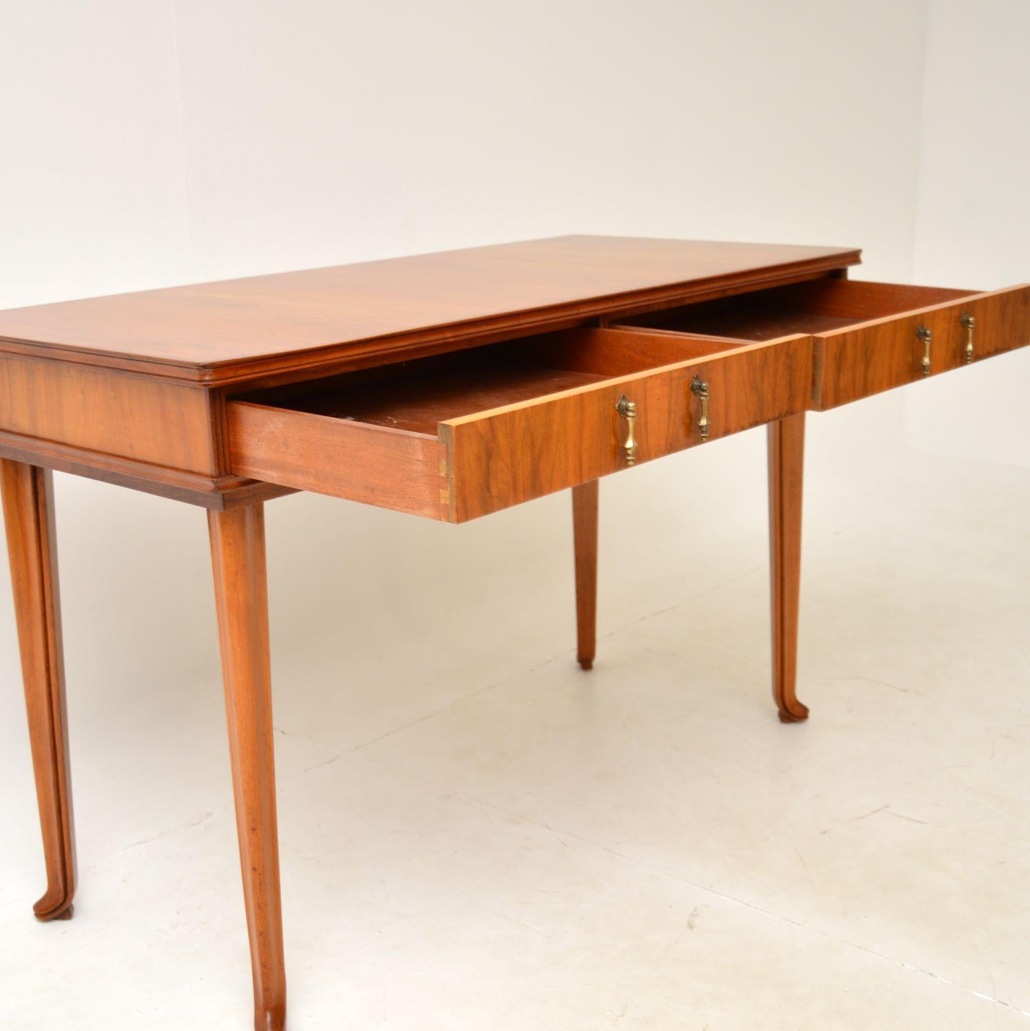 Mid-20th Century 1950s Vintage Walnut Desk by Lazslo Hoenig